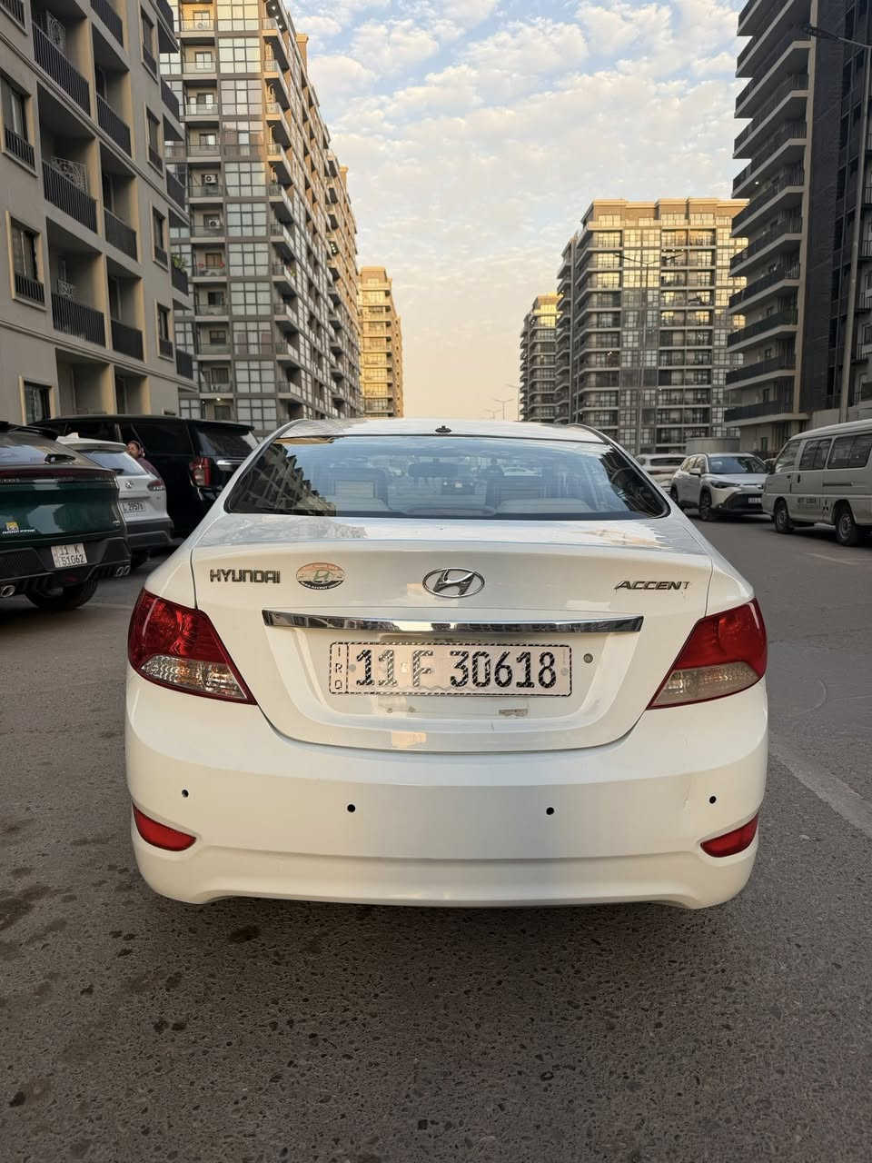 سلام عليكم
اكسنت 2012 خليجي 1600
كير مكينه مكفول 
بيه قطعين صبغ 
رقم بغداد انكلزي 
عارضه 88 وبيه محال لشراي مكاني البياع 
***********
