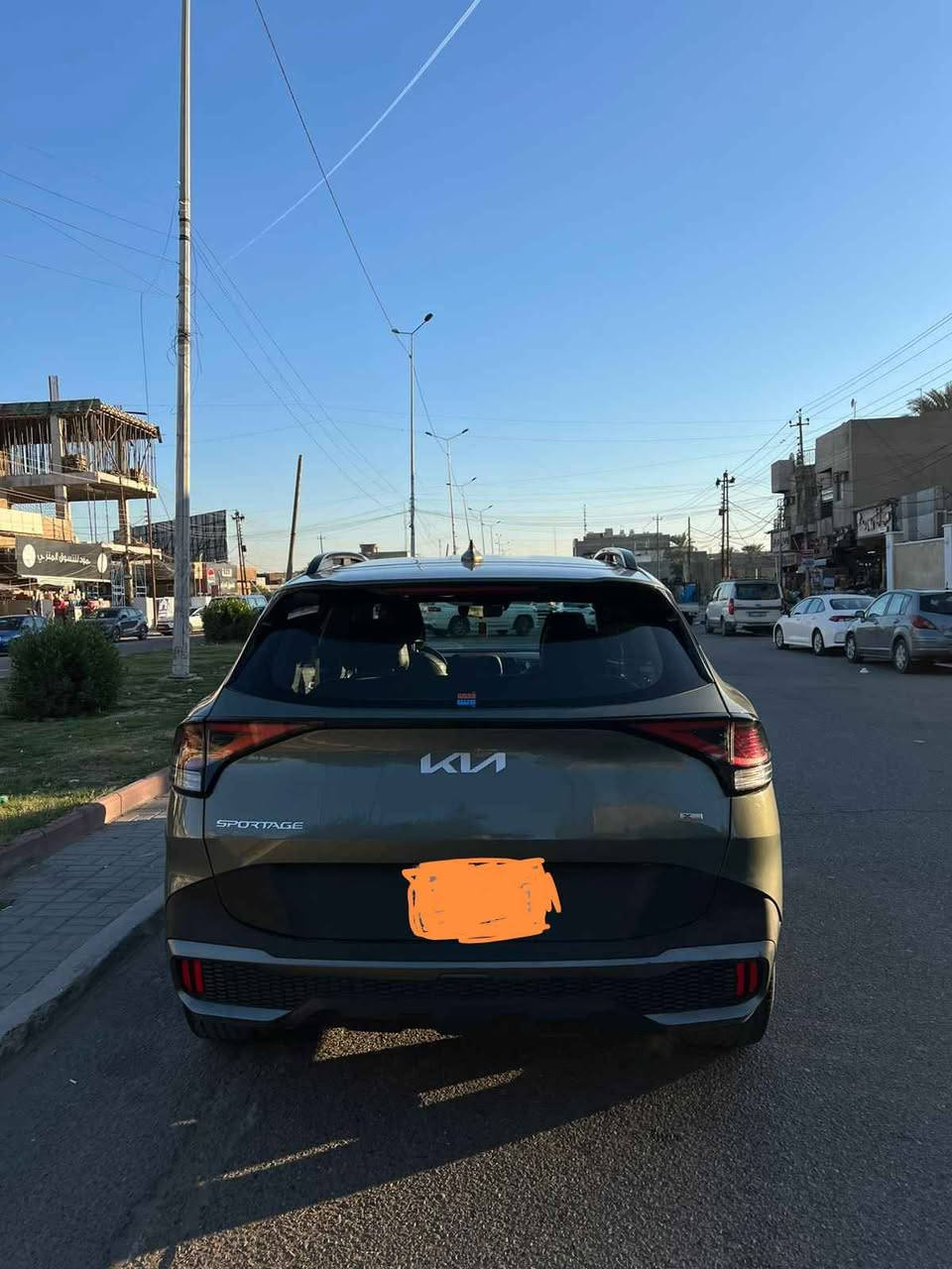 السلام عليكم كيا سبورتج2024
الشكل الجديد حجم الكبير لارج محرك 2500 رقم بغداد 
حادثها بابين و جاملغ بدون ايرباك
المواصفات
دشبول متغير الالوان الكتروني
تحكم ستيرن جهتين
كامرة دوارة 
تبريد قطعتين 
حساس خلفي
رادار
هند بريك بصمة
دفع رباعي
اوتو هولد
رادار امامي 
مكان السيارة بغداد *********** 
السعر 210 الف وبيها مجال حك الجيبه
السياره جديده كلش ماشيه 24الف اخت الزيرو بغداد, العراق
