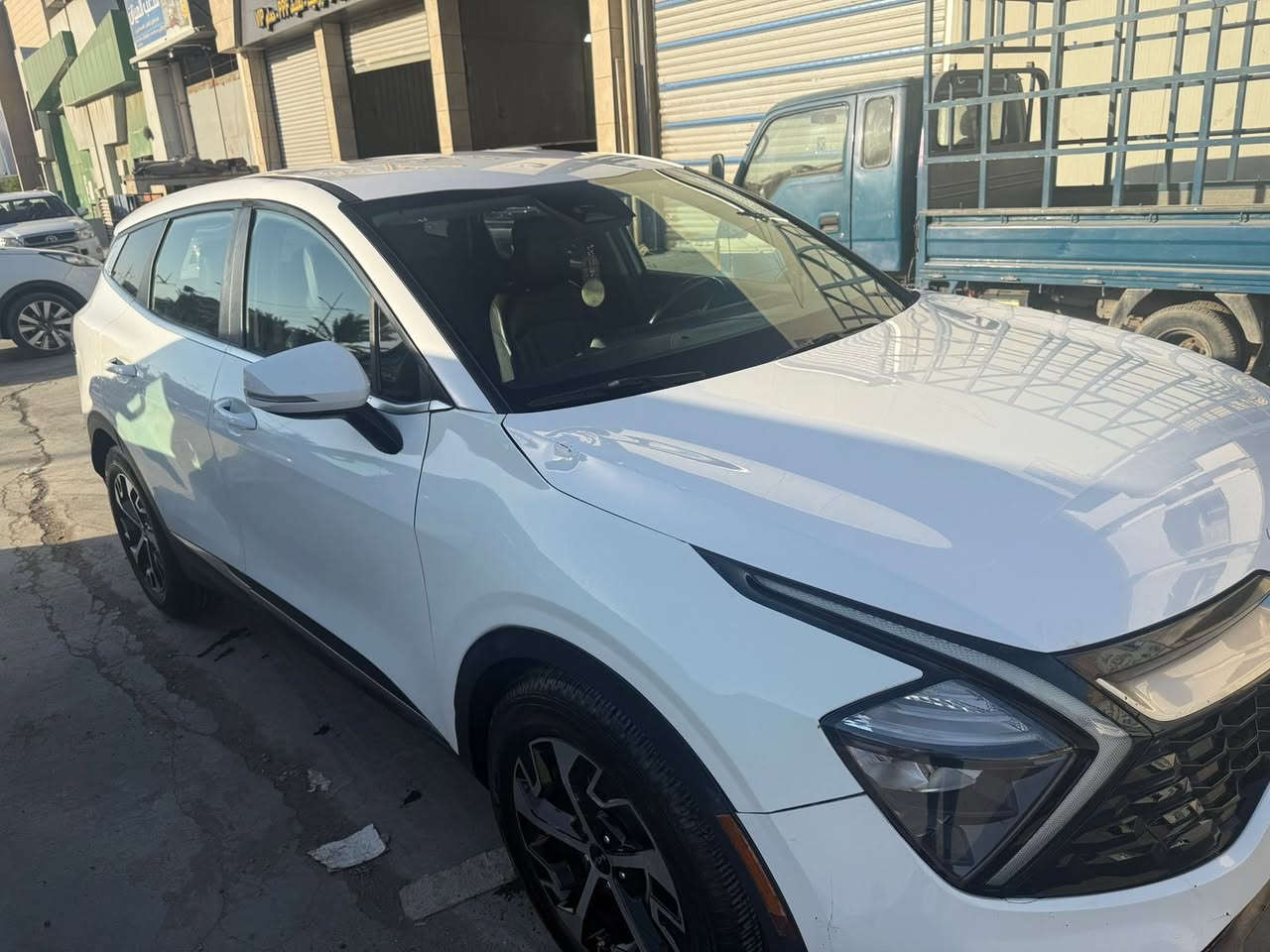 السلام عليكم
سبورتج موديل 2023 امريكي 

حادثها چاملغ وباب نفسه الون

للبيع  

فول مواصفات عدة البنوراما

مواصفات 

مكينه 2500 المرغوب 

بصمه +ابواب 

ترحيب اضاءة 

شاشة طويلة 

انضمه قيادة 

اشارة بالمري 

رادار نقطة عمياء 

رادار قيادة الي 

اوتو بارك 

اوتو ستوب 

هند بريك بصمه 

حساس خلفي 

كشن كهرباء 

كشن جلد 

تبريد قطعتين 

لايت زينون 

لد نهاري اكس )(

بك لايت لد 

كروز مثبت سرعه 

تشغيل عن بعد 

 

رقم بغداد 

السعر 195

وبيها مجال 

***********

مكان السيارة بغداد
