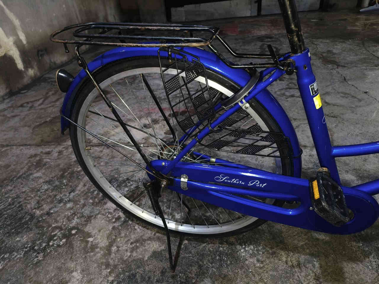 بايسكل سياحي حجم 26 نضيف جان متروك وهسه اريد ابيعة لان محتاج فلوس السعر 120 وبي مجال البصره الحيانية تواصل عبر الخاص او على الرقم واتساب ***********
