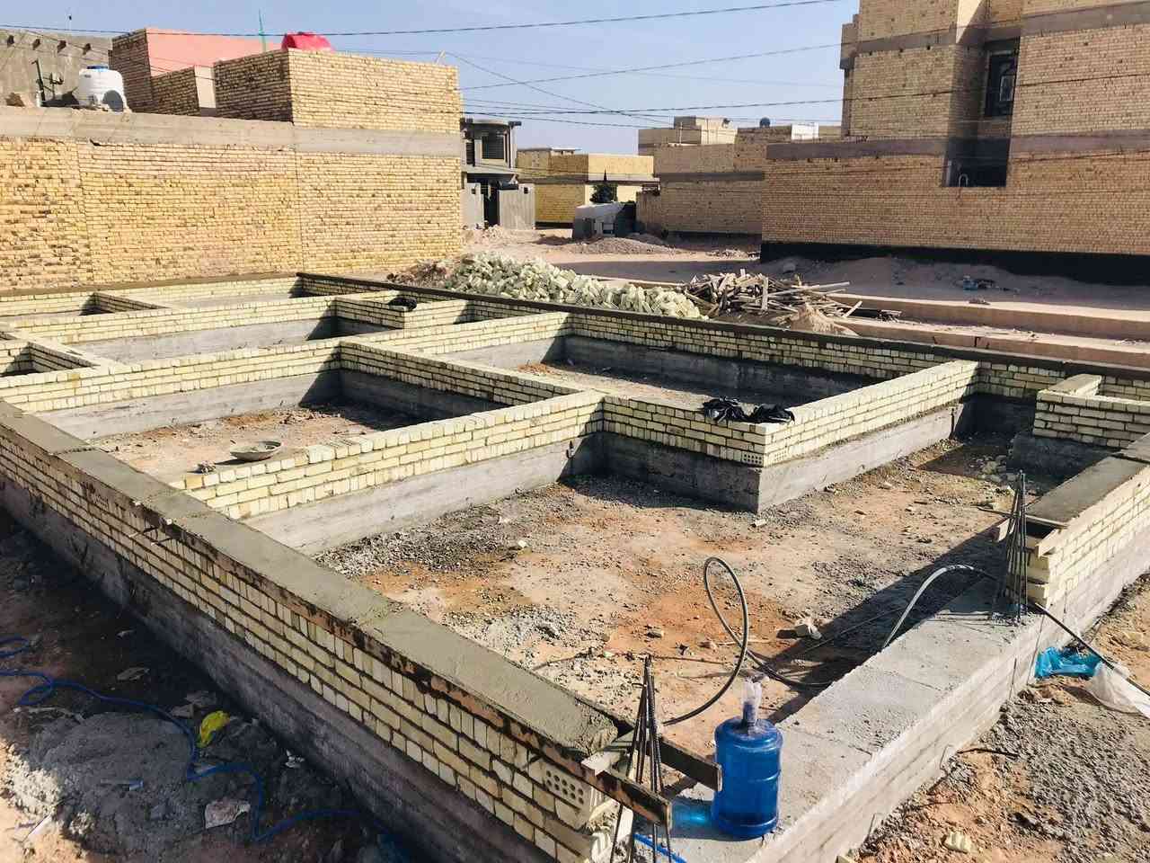 خلفه بناء متفرغ حالين تشتغل مقطوعه او كرسته وعمل ***********
