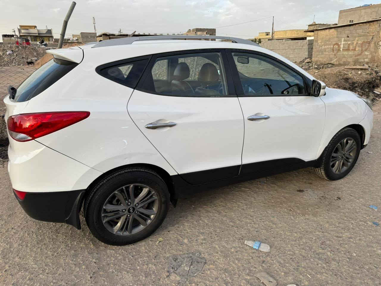 توسان خليجي 2015 مكينة 2000 دوش السيارة خير من الله صدر جديد تخم تاير جديد منضومة تبريد جديدة بيهة صبغ بس الصندوك مثل ما موضح بلصورة 
السعر 155$ للاستفسار ***********
