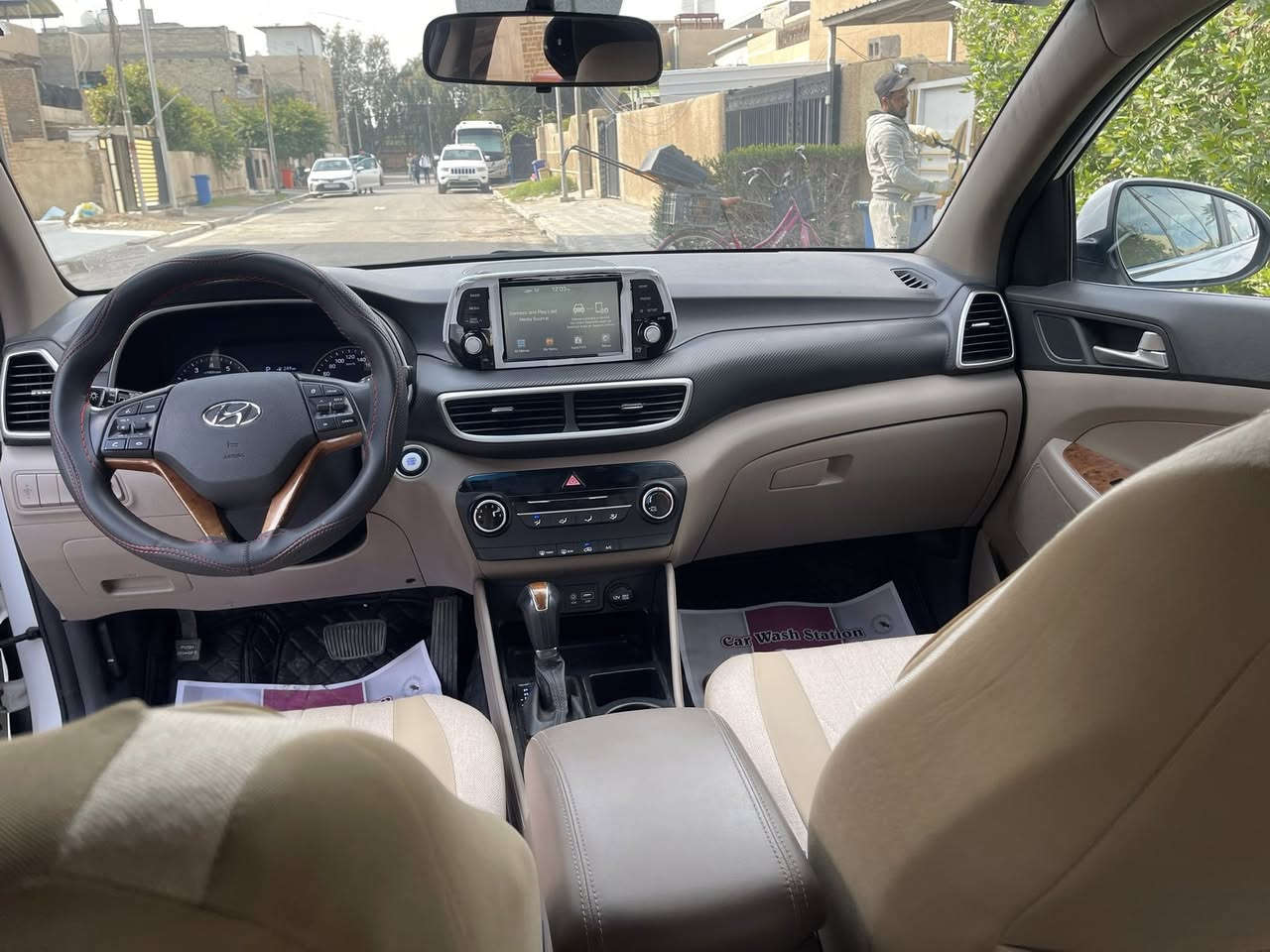 توسان خليجي موديل 2021 رقم بغداد باسمي سنويه ورقم هزه جديد ماشيه 54 مكفوله من الضربه والصبغ عدا بارد شبر  سياره جديده مواصفاته جنطه كهرباء 5 عدسان حساس امامي خلفي كشنات جلد كشنين كهرباء سايد بريك برجل مري شفط تبريد خلفي. تخم تاير سبير منازل بصمات عدد 2 مكاني بغداد الاطباء. السعر 217 

***********
