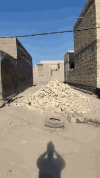 عرصه مساحة 100 متر طابو صرف و7 متر فضله الك موقع مميز  خلف المستشفى كم...