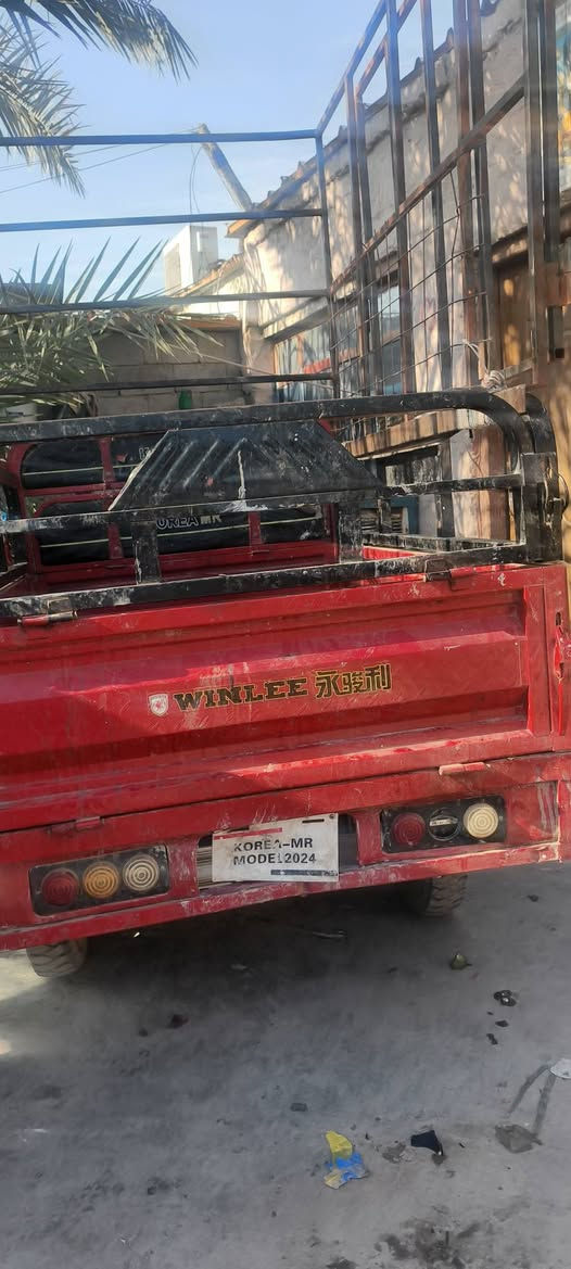 سلام عليكم ستوته شحن حمره موديل 2024 كهربائيات شغاله باتريات جديده السعر خاص كله جديد ***********
