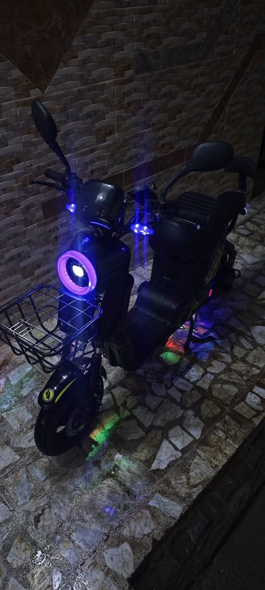 سلام عليكم ورحمه الله وبركاته 
باسكل شحن نوع R9
صارله 3 اشهر من طالعه من الوكيل وصل الشراء موجود 
موديل 2025
ملف الكبير 
5 بطريات كبار وشرط الفحص 
بيه نضام بك 
بيه نضام وقوف P
بلوتوث 
اشاير خلفي امامي 
يجي نضام بصمه وسويج وكارت 
الباسكل جديد كدام عينكم 
مكاني نجف حي السلام رايده ب 450 وبيه مجال 
***********
