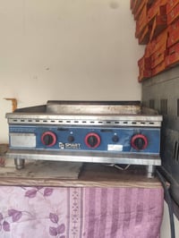 قلايه برغر او مخلمه للبيع بسعر ببلاش السعر 198الف وبي مجال للتواصل 078...