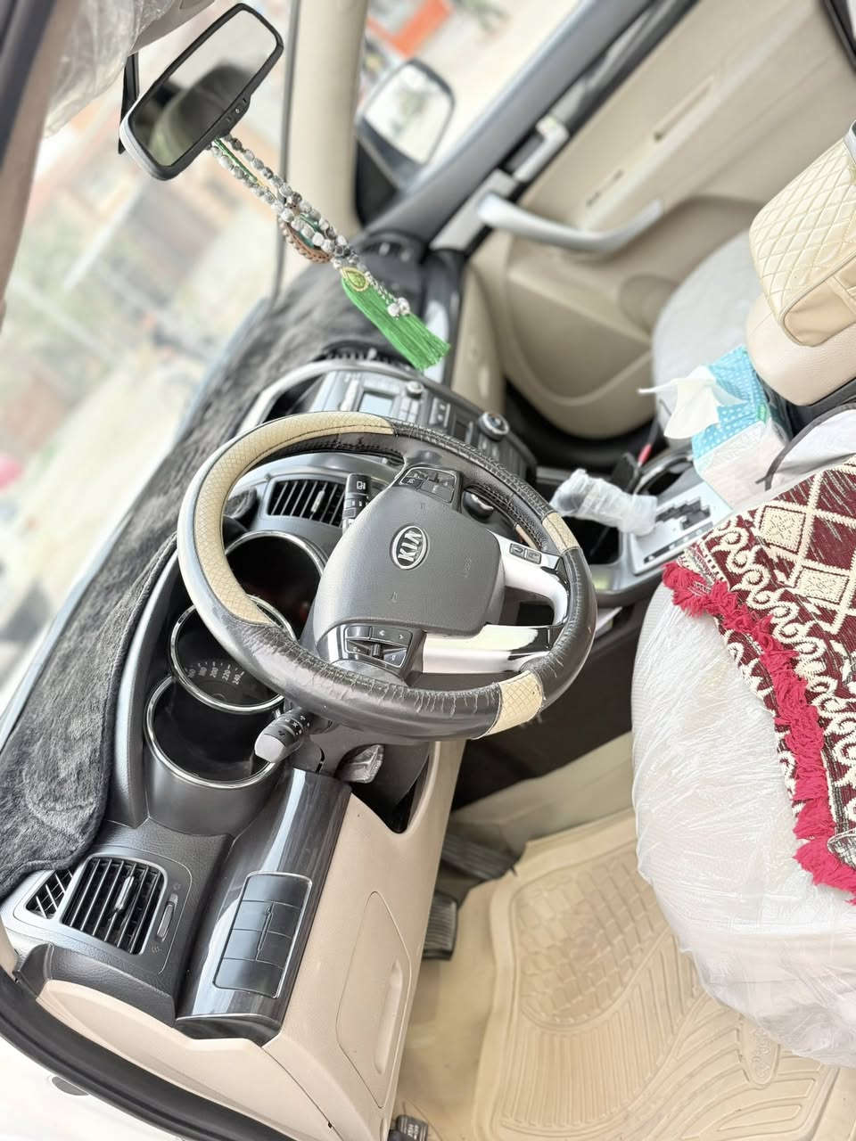 سياره سورينتو موديل ٢٠١٣ للبيع بسعر ١٦٥ ورقه بشرط  نظافه السياره  وسونار!!!! استفسار اكثر اتصال على رقم ***********
