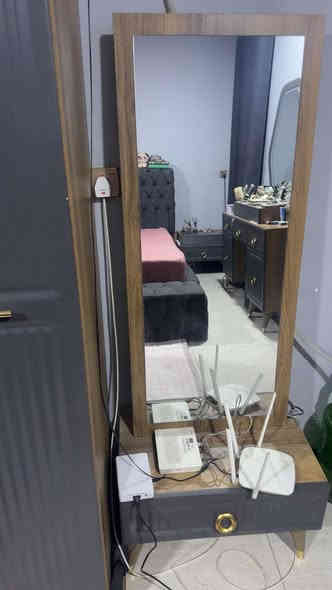 غراض للبيع كلهن جدد شخط مابيهن كلمن وسعره الغرفه مليون ونص الكاونتر ٧٠٠ المجمده ٢٥٠الثلاجه ٢٠٠وبيهن مجال المكان الدوره مراسه على وات ساب مكلفه بل نشر ***********
