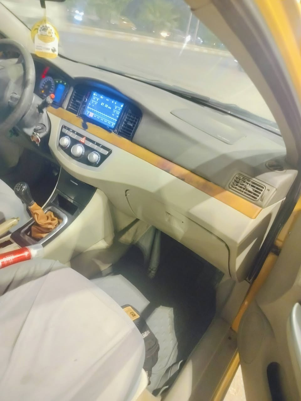 سعر 22 عليها 400 الف هيئه ينزل من سعرها يعني يبقن 19 وبيها مجال
يالله سلام عليك ليفان موديل 13 رقم ذي قار 

مكينه وكير كفاله 

كهربائيات عامه شغاله جام اربعه شغال مسجل شاشه 

طخم تايرات جديد 

شباب خاطر ما اطول بل كلام سياره جاهزه من البجم للبجم نقصه فقط تبريد ربط الفان شغال ومشطها تعبان فقط 

بديها كلش حلو ما بيه لا ضربه قويه ولا تبديل ولا صبغ برانكيت حوض مكينه قواعد دبل شحم وسعرها بلاش معروفه اسعارهن 

مكانه ناصريه مركز 

***********
