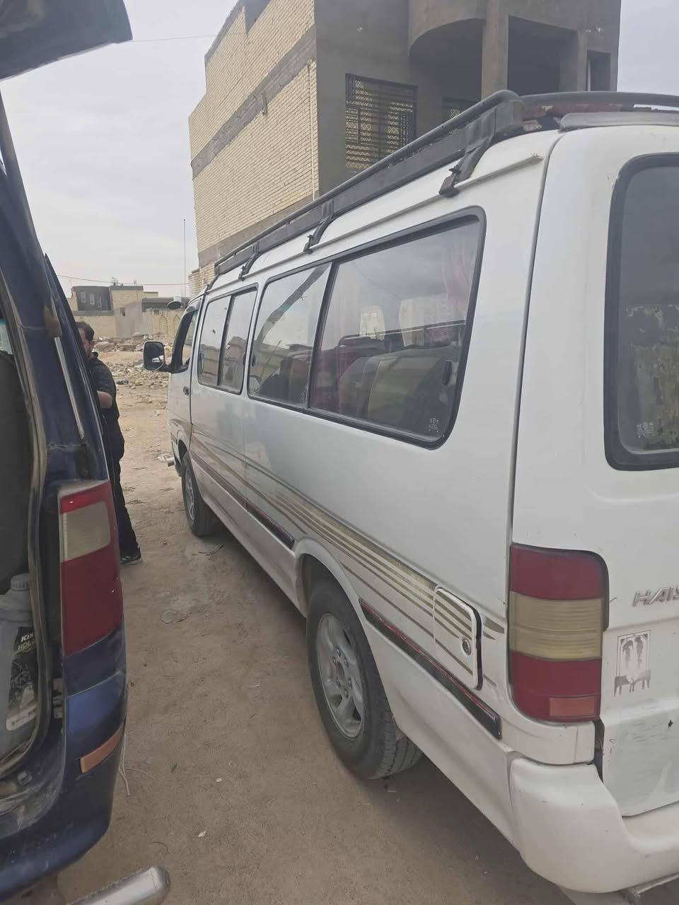 جنبي ٢٠١٣ مطلوبة مرور بيها وكالة راعيها موجود بيع او مراوس سيارة جاهزة ٤٥ وبيها مجال
***********
