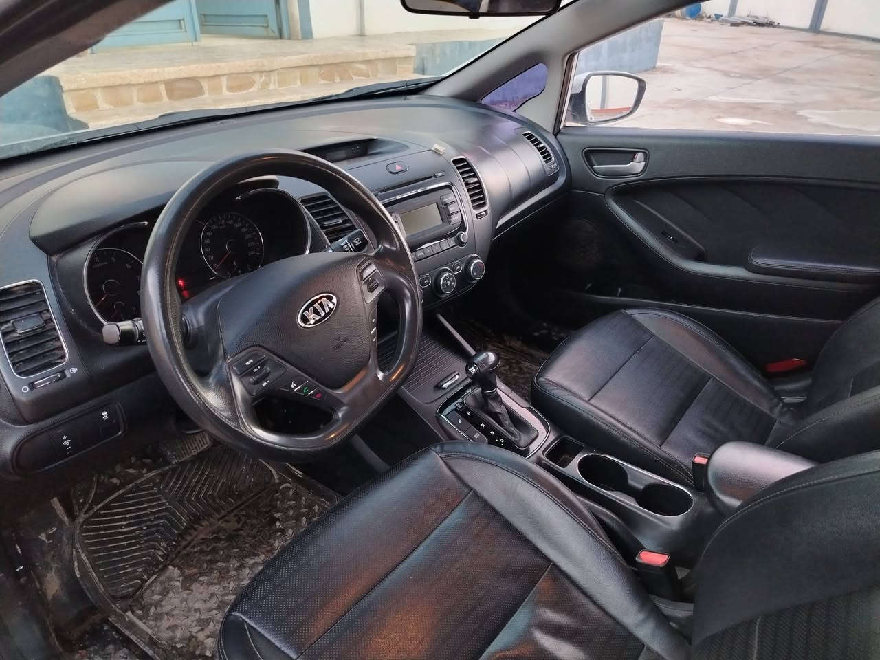 السلام عليكم كي ٣ موديل ٢٠١٧ رقم نينوى سنوية ٢٧ محرك ١٦ شرط بدون صبغ بدون بارد كشن جلد كير محرك شرط التحويل بيع فقط السعر ١٢٢ بي مجال ***********
