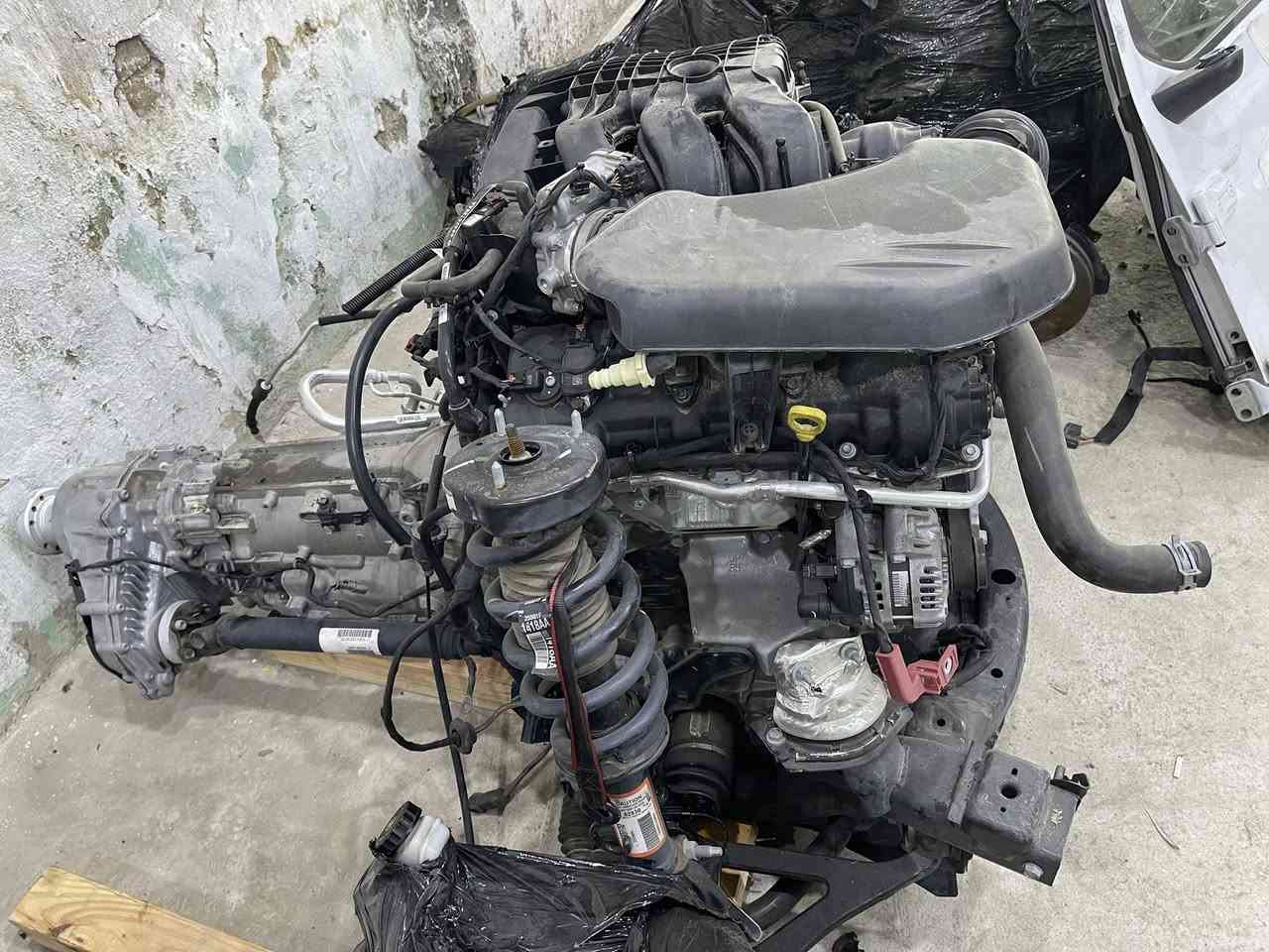 محرك وكير جيب رانگلر طبكه كامله موديل 22 
وثلاث قطع اصليه جاملق وباب وباب خلفي وثلاث ويلات 
***********
