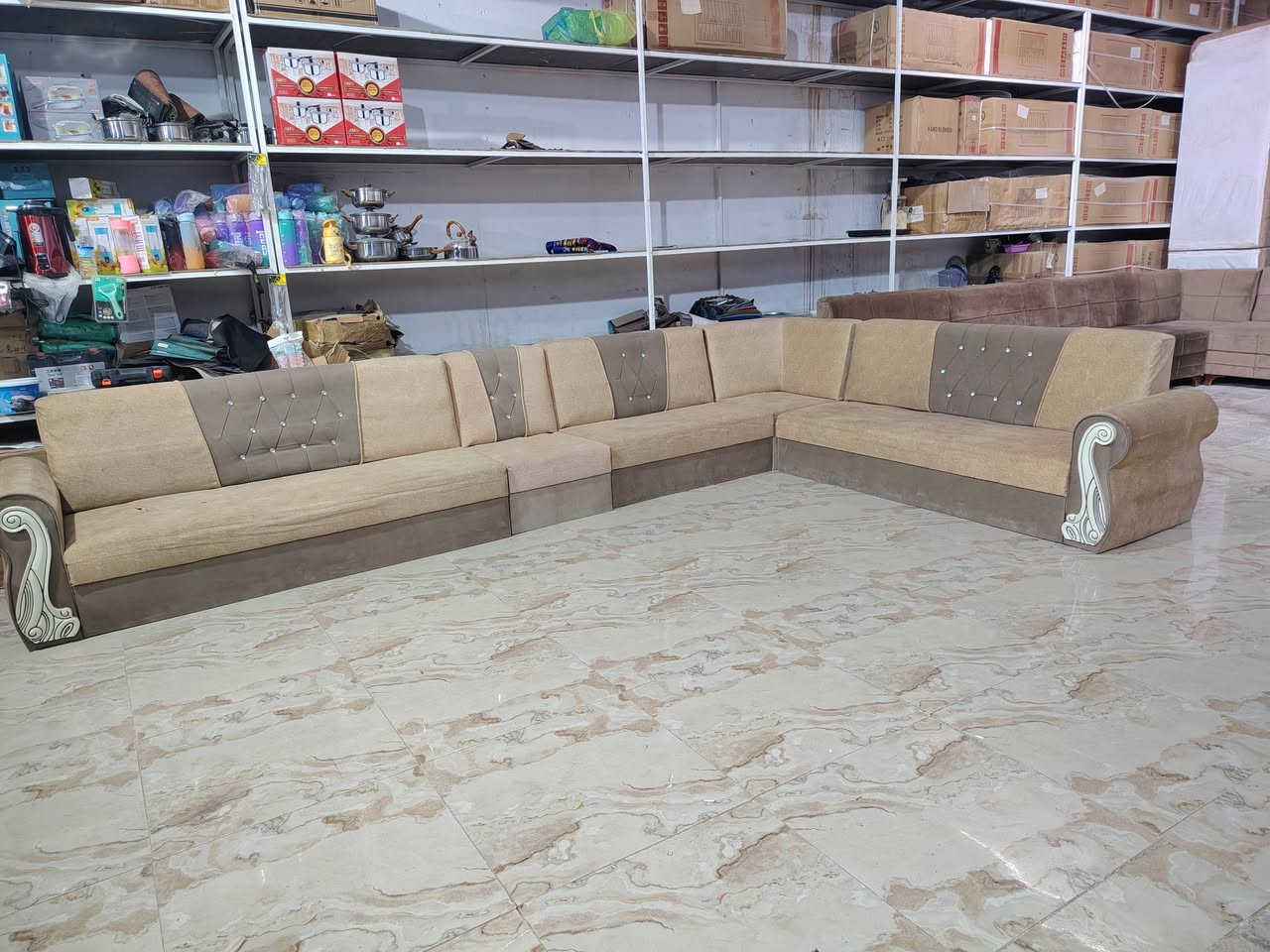 تخم ملكي نظيف وجاهز جلد يكون من 5 قطع 10 نفرات والمقعد مالته ينشال ويترجع جدا قوي السعر 250
التخامه الديوان نظيفات وجاهزات تسكام  كل ديوان يكون 
من 5 قطع 10 نفرات سعر الواحد 200 واكو بعد الوان ومديلات زونا للمجمع وشوفو الي يعجبكم وبيكم خير وتدلون 
المكان نجف حي العسكري كبل شارع السبسيس قرب السوق المحضر للستفسار *********** واتساب
