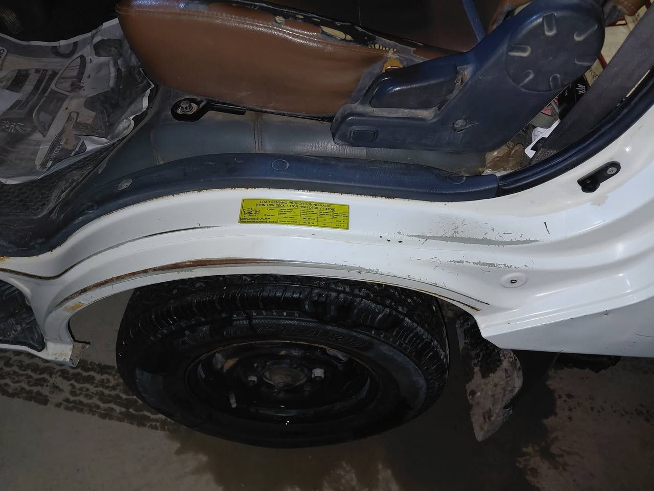 كيا حمل للبيع
موديل 2018 
رقم بغداد 
السنويه بأسمي و ما نافذه 
كير ومكينه وشاصي مكفول 
[ التبريد وكف عندي وما صلحته ] 
مع وجود بارد ٣٠ سنتيم  بالحوض مال الربع 
زائد رصعه شبر بالباب مال البدي حتى اكون صريح 

#المكان __بغداد جسر ديالى الجديد 
#الهاتف *********** _____ بي واتس اب 
#السعر ١١٨ وقابل للتفاوض للعمله
