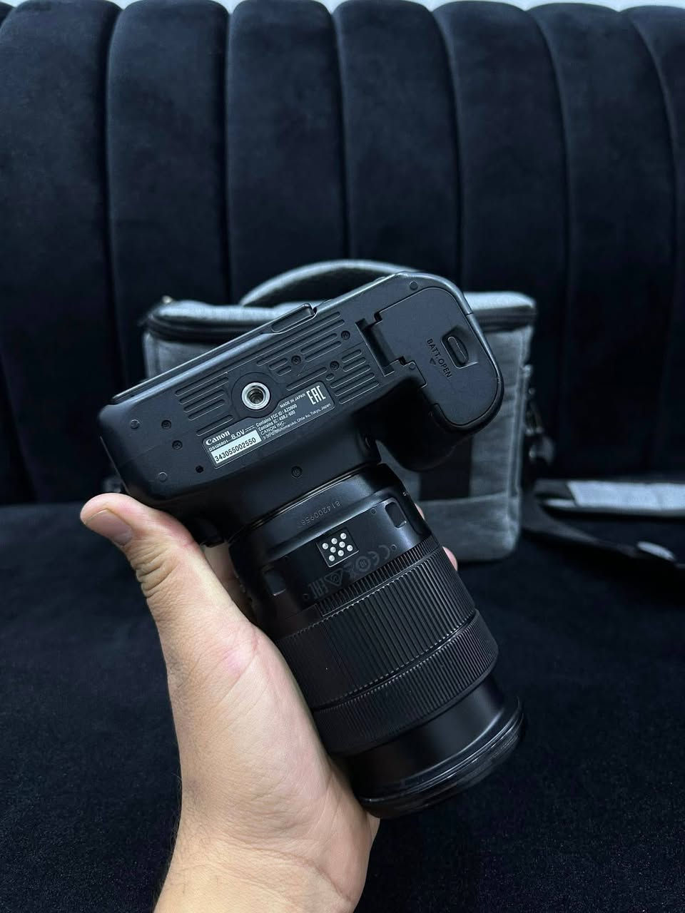 كانون 90D مع عدسه 18 135  صنع يابان  مواصفاتها  تصوير فديو 4K  شاشة متحركه ولمس  دقه 32 ميكا

 بكسل  شترها سريع جدا 10 لقطه بالثانيه  

الكامره نضيفه جدا مكفول من اي عطل  

او تصليح  مستخدم واغراضها كاملة مع الكارتون  

 مع رام 32GB الاصدار السريع / مكاني ميسان العمارة ***********
