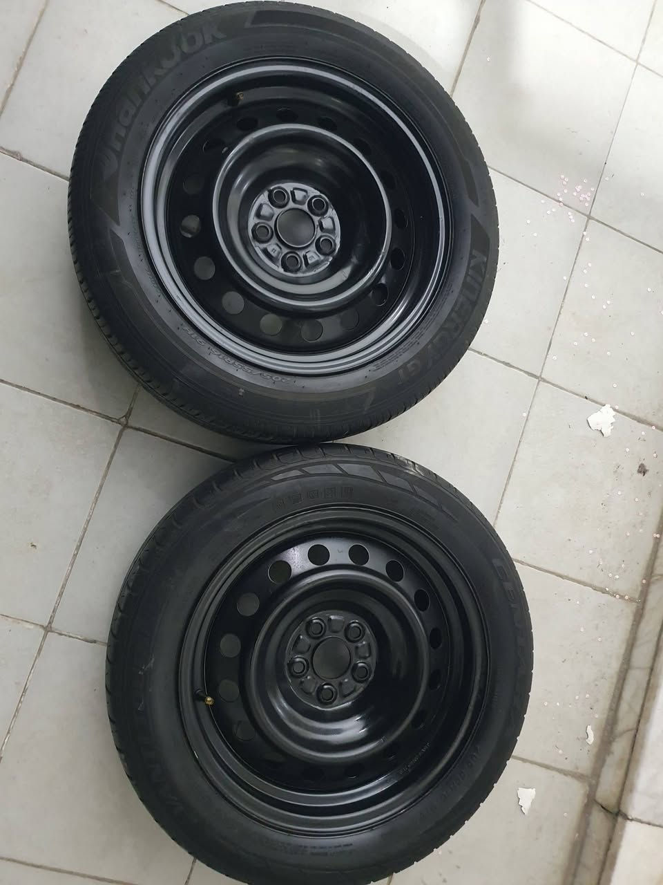 زوج تايرات نظيفات الحجم،١٦
كورلا اصلي والتايرات نظيفات
السعر،١٠٠ 
مكاني بغداد البياع  
***********
