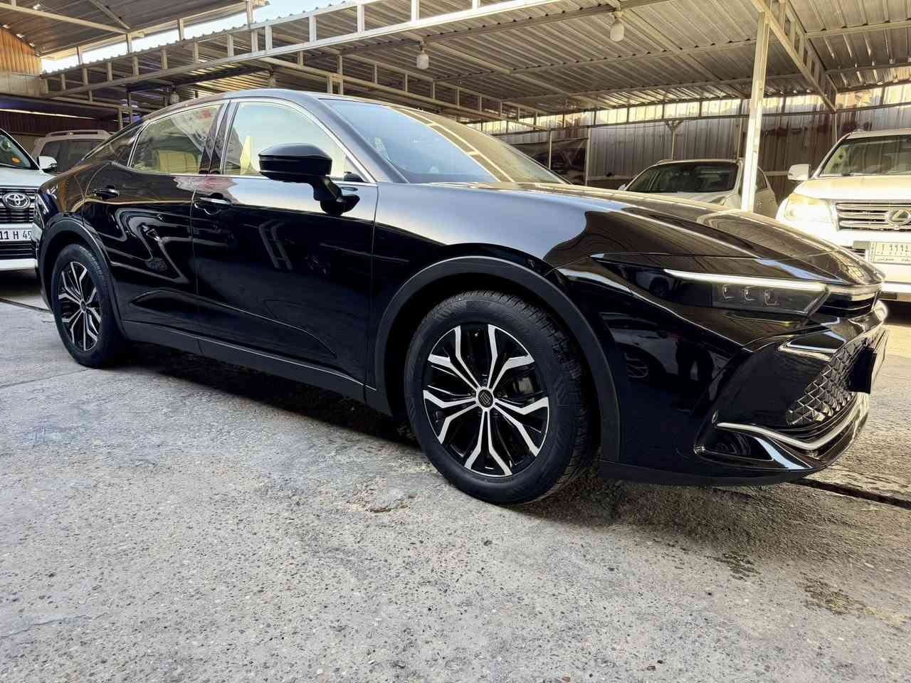 السلام عليكم
تويوتا كراون 2023 وكالة عبد اللطيف جميل 
فئة Premium اعلى فئة بل كراون 
محرك 2500 هايبرد 
ماشيه 32 الف كيلو متر حقيقي شرط الفحص
المواصفات:
لايت 4 عدسات قلاب 
فتحة سقف
تبريد شاشة 
ستيراً كهرباء 
نفكيشن
مراية اوتو دم
حساس مطر 
مري شفط
سياقة ذاتية 
توقف ذاتي 
ترحيب عند الاقتراب
شاحن واير ليس
كروس سرعة
دخول ذكي اربع ابواب 
تشغيل بصمة
بردة خلفية كهرباء
كامرات اربعة 360 درجة 
حساس 360 درجة
رادارات 360 درجة 
ذاكرة مقاعد
دشبول دجتال 
 شاشة ابل كار بلي كبيرة 
كشنات جلد + كهرباء + تبريد 
الانارة الداخلية والخارجية led بالكامل
سستم صوت JBL مع 11 سماعة + دمام خلفي 
سبيكرات عدد 5 
سايد بريك بصمة
اوتو هولد
مانع نزلاق 
جام بالكامل اوتو
ويل 19
زراك كامرة خلفية
داخل صاج 
جام بولرايز 
وبعد بيها هواي مواصفات هيه اعلى فئة بل كراون 
السيارة جديدة جداً وغراضها مال شركة بعدهن بلجيس 
مكفولة بيها رصعه بالتكمه فقط 
مسحوبه دي بي آر 
السعر : 285 $ وبيها مجال
المكان بغداد 
الرقم ***********
