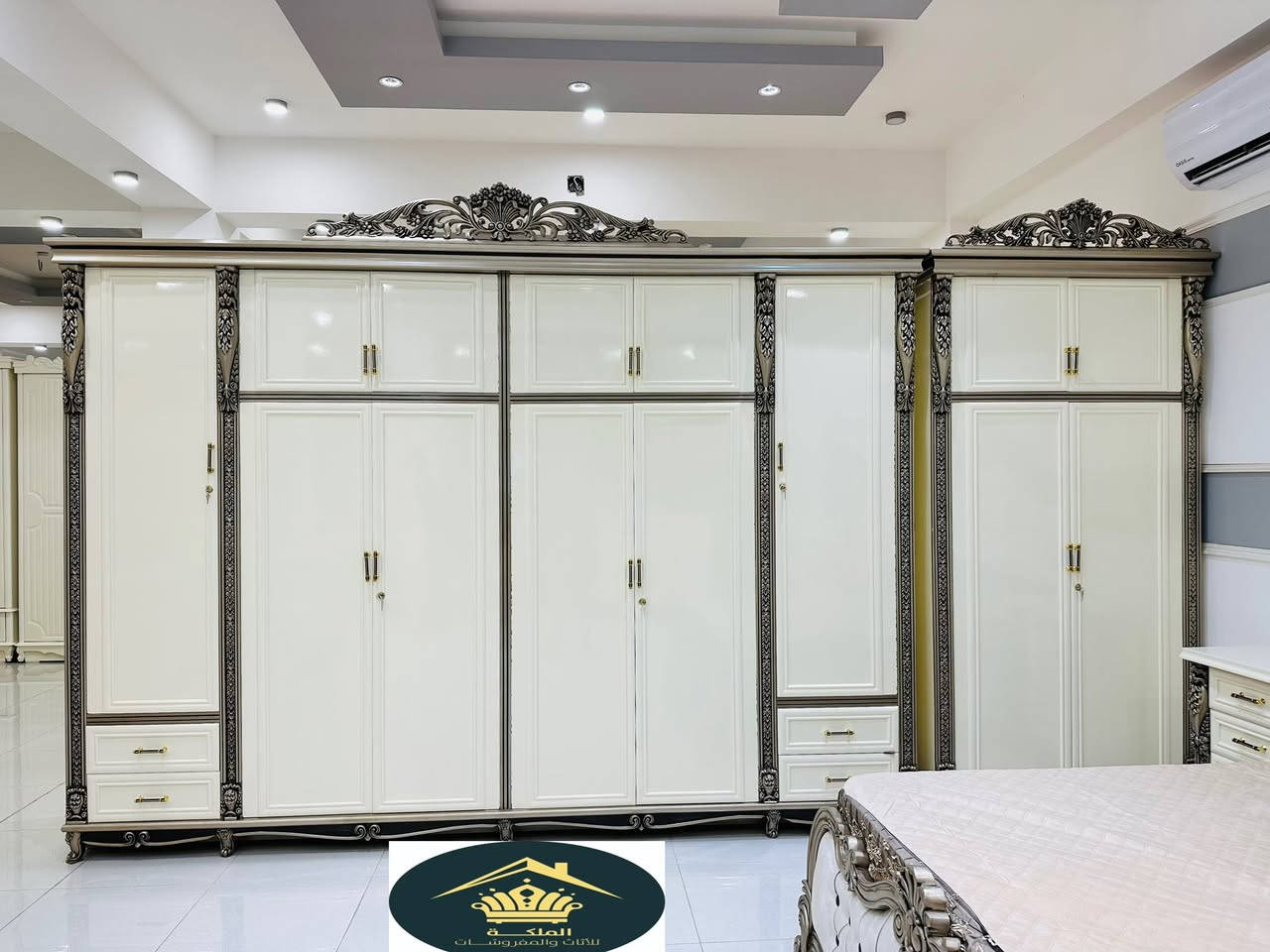 موديل دمياط 

السعر ٥ ملاين

شركه الملكه اللاثاث ومفروشات 

العنوان الانبار الرمادي زنكورهً مقابيل محطه الهدى مجاور لمركز الشرطة زنكورهً

ضمن وجبه الدرجه فاخره وضمن وجبه موديلات الوان

الكنتور ٦ ابواب طابقين ملحق عرض الكنتور ٣٦٠ سم 

ارتفاع الكنتور ٢٧٣ سم

وجه الكنتور ٥ ملم صاج طبيعي 

داخل الكنتور صاج طبيعي ٤ ملم

ظهر جرجوبه شد براغي الارضيه بلوك صاج ١٨ ملم

الارضيه الكنتور ٦ مجرات زاويه ملابس ملحق بارتفاع الكنتور 

عرض ١٣٠ سم الكنتور وزاويه ملابس ضلع واحد ٤٩٠ سم 

 ميز مرايا تصميم مصر  

جربايه تصميم مصري كومديات مفصوله كل كومدي يحتوي على ٣ مجر 

لوكنز  خشب زان يحتوي 

فاترينا خشب رفوف 

جربايه تصميم مصري  كومديات مفصوله كل كومديات مفصوله كل كومدي يحتوي ٢ مجر

جزامه دبل لوكنز و٣ مجرات 

العنوان الانبار الرمادي زنكورهً مقابيل محطه الهدى مجاور لمركز شرطة زنگوره

 خدمه نقل وشد مجانا الى جميع محافظات 

للحجز والاستفسار

 ***********

***********
