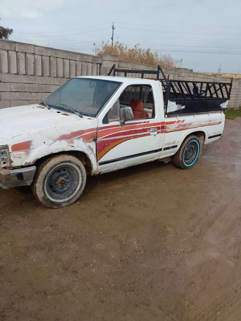 للبيع سياره نيسان موديل 91 رقم نينوه تواير جديده محرك نضيف حداديه نضيفه مال شقل اسعر13ورقه وبي مجال الستفسار على هاذه ارقم***********
