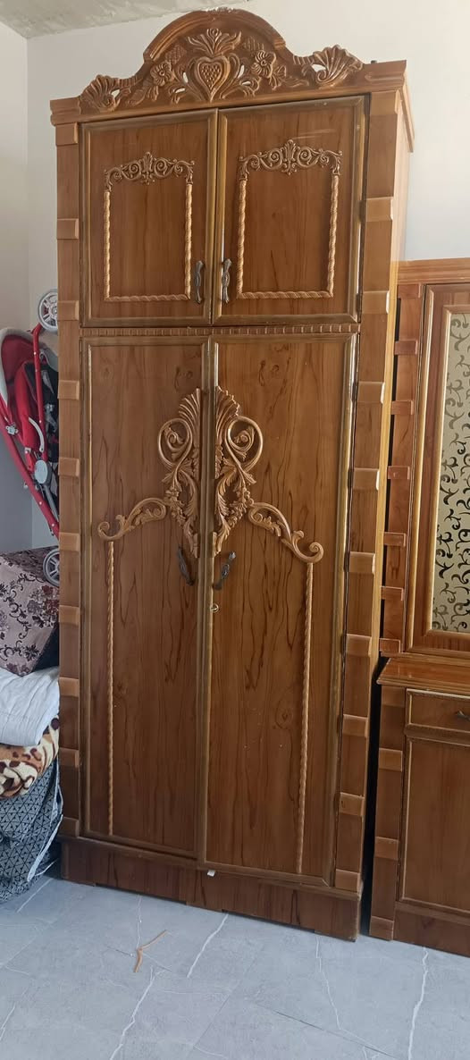 زاويه وميز تواليت للبيع نظيفات ٣٠٠ عنوان كربلاء ***********
