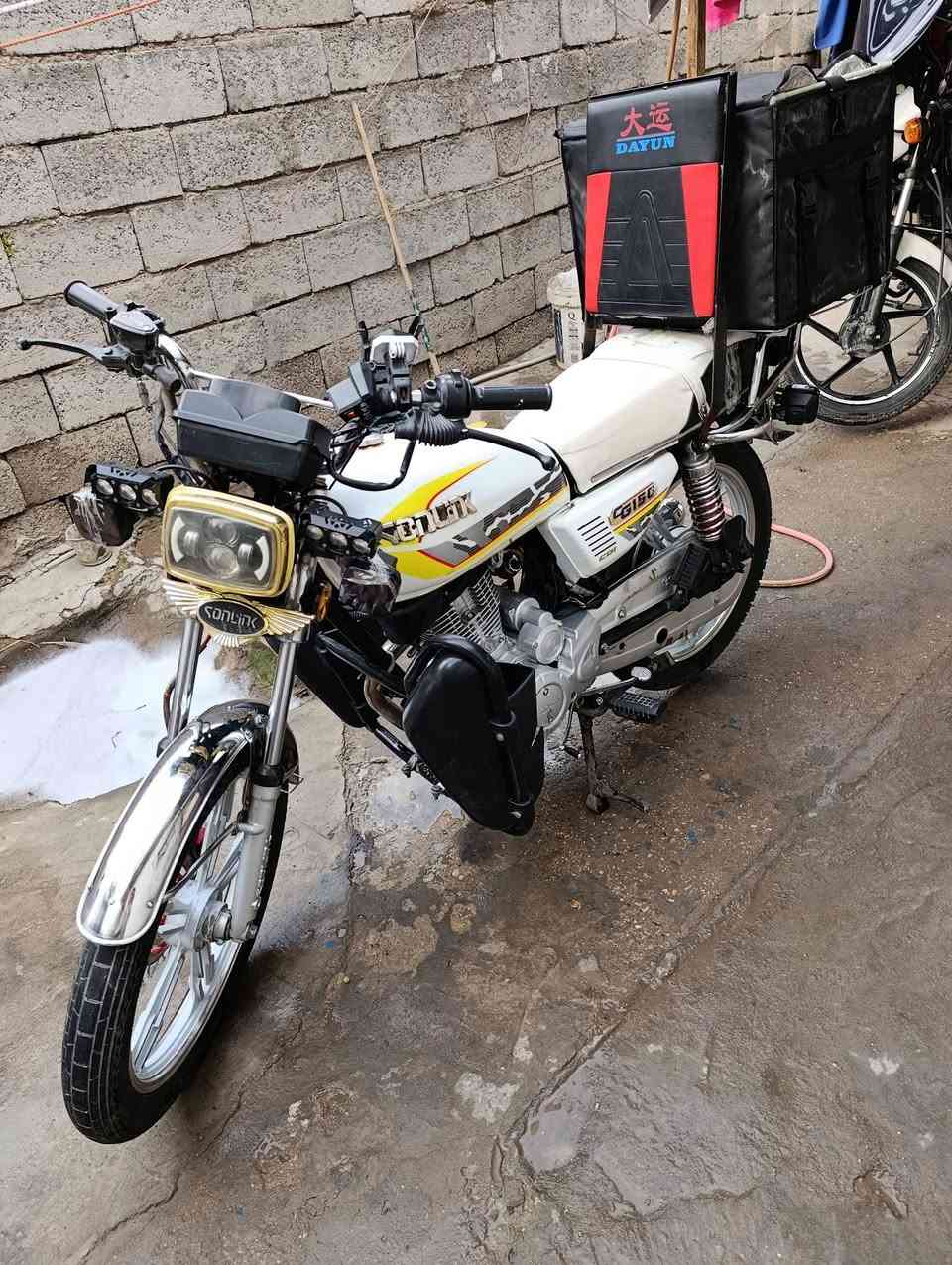 سونك ايراني 5 كير
موديل 2024 
كفاله عامه 
تايرات جدد زوج بارتي جديد ابركيات جدد كلها جاهزه 
مكاني زعفرانية
سعر 550 
***********
