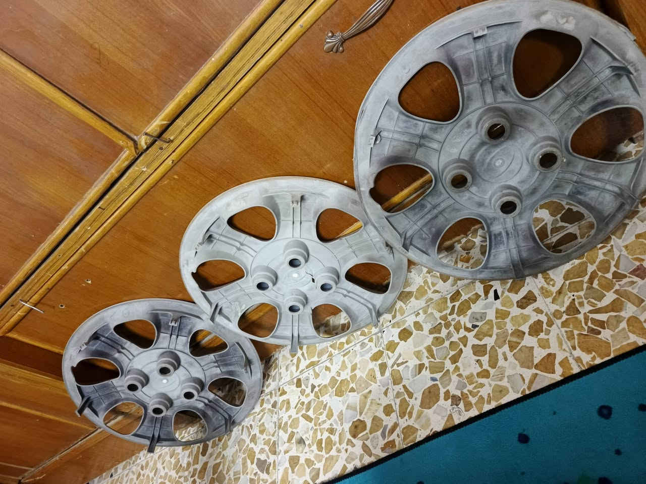 سلام عليكم ٣ كبات سبكتر قيم واخذ مكاني حي العامل رقم ***********
