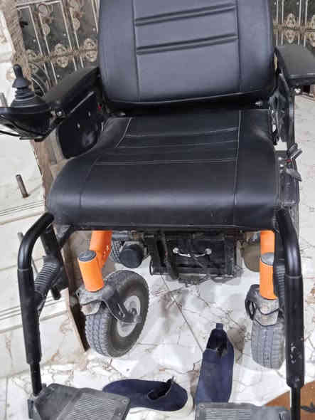 السلام عليكم كرسي متحرك للبيع كارتون سعر خاص ***********واتساب
