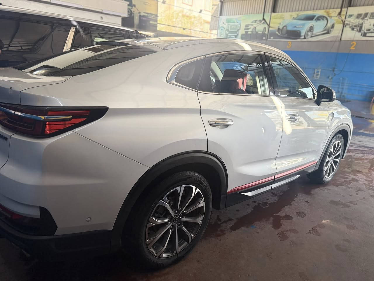 السلام عليكم. #السعر 24 مليون
للبيع شانجان  CS 85
موديل 2023 رقم بغداد تحويل مباشر 
ماشيه السياره 90 الف كيلو 
شاشات لمس ؟ لمس عطل
صندوق كهرباء 
انظمه التحكم لمس 
رادار + تحديد مسار 
* قياده ذاتيه 
كاميرات 360 درجه 
نظام كاميرات 3D 
كاميرات مرايات جانبيه بدقة 4k 
حساسات 360 درجه 
هاند بريك دكمه
لايت وبك لايت LED 
نظام للتحكم في الثبات.
نظام لمراقبة ضغط الهواء في الإطارات.
نظام التحذير عند مغادرة المسار.
نظام المساعدة عند صعود المرتفعات.
نظام منع الاصطدام.
نظام للتحكم في الانزلاق.
نظام الفرامل المانعة للانغلاق (ABS).
نظام للتحذير من الاصطدام الأمامي.
توزيع إلكتروني للفرامل.
نظام لمراقبة النقطة العمياء.
وسائد هوائية أمامية وجانبية.
نظام للتحكم في الثبات.
ذاكرة مقعد السائق 
اضاءة محيطية 
مكان السياره بغداد أو الفلوجة ستفسار اكثر الاتصال ع هـ ***********
