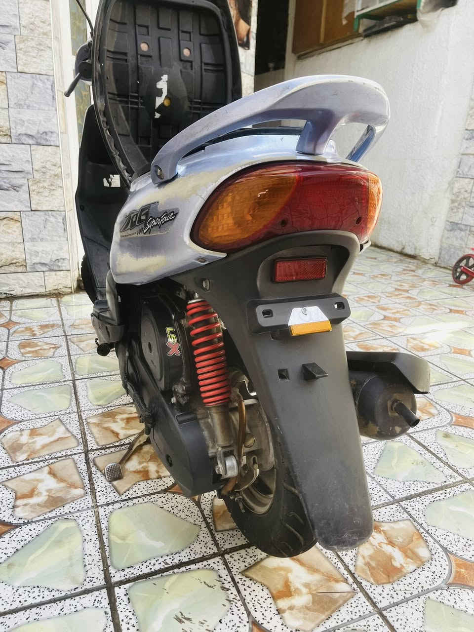 سلام عليكم ماكس قچمة محرك مرة وحدة مفتوح علة ايدي خرسه سلف هندر كهربايات دبلات كاها جديده شلعه دراجة مال جناي وعلي ماموكفتني فول تايرات زوج جدد مكان العبيدي الاشهداء الثانية رجاء بس وتساب او اتصال رجاء السعر ٤٠٠ (***********)
