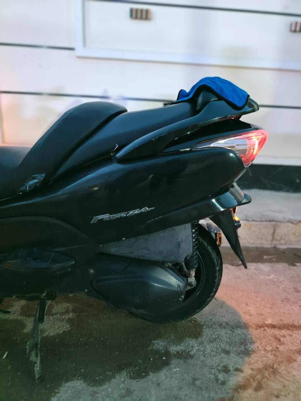 فورزه 09
دراجه حلوه وخير من الله 

ناعمه بشكل لا تنقيص ولا تبخير 

سستم سماعات بيها رون 1ونص 

اوراق بيها كفراتها حلوه كاعده 85 بل ميه 

دراجه رايدها ب 1100 وبيها مجال 

مكاني ديالى بعقوبه شراي اتصل خاص ما اجاوب 

***********
