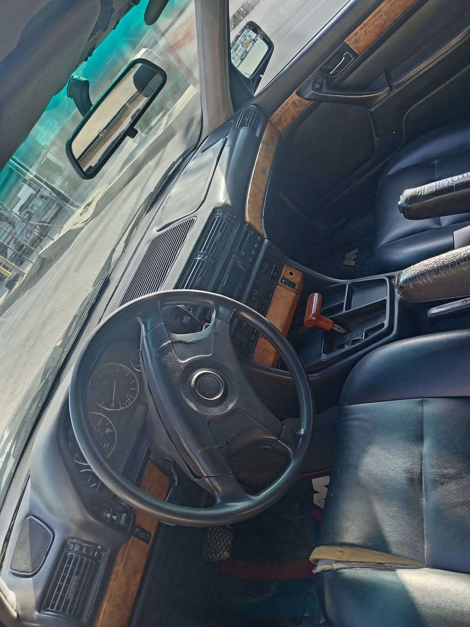 السلام عليكم البيع بي ام ٧٤٠ مسكر ٨ سلندر مكينه وكير بل جيس صدرها جديد تخم تايرات جداد سياره موضح بل صوره كشرها سعر ٥٥ وبيها مجال مكان بغداد تقاطع درويش رقم*********** موديل ٩٢ فول مواصفات دبل جكمجه دبل ايرباك كشناتها كهربائي حساسات خلفيه وامامي رقم بغداد انكليزي بسمي ثاني يوم
