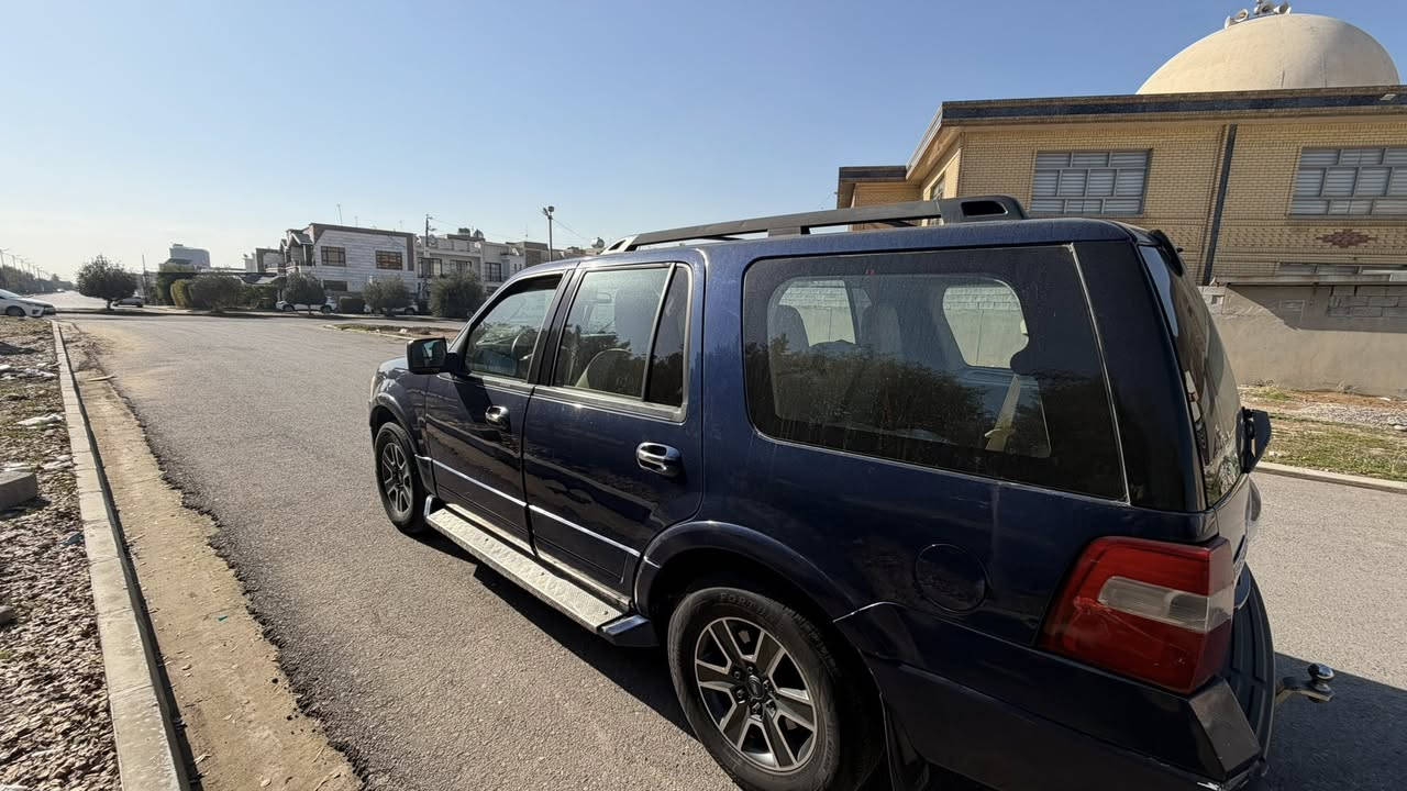 فورد اكسبديشن موديل 2010 فول عدا سقف
كشنات كهربائيه تبريد ثلاث قطع 
سنويه هزه جديده كامله 

بيها بارد فوق قبغ بانزين وشارب بنيد ومربع صغير عكس جهة قبغ بانزين 

سياره مرتبه عليها بساتن خليجيه V8 شرط تخلي نفط مدك دوانز 
موديل البتره مو طويله 👍🏻👍🏻👍🏻

مكان سياره اربيل وسعرها 125 ورقه شرط تحويل وكاله كامل 👍🏻👍🏻

***********
***********
