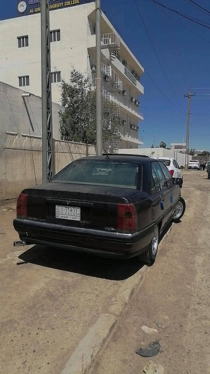 سلام عليكم 
اوبل اوميكه موديل 92 
محرك 2000 بلادي بي بخار 
كير مكفول 
اكسل مكفول 
صدر امامي خلفي جديد 
تخم تاير 
ويل كب 
ول سياره شرط التحويل 
سياره بلاديه وحلوه ونصبتها تجنن 
سياره مكلفيني بيها ولخاص مغلق 
سعر السياره يم راعيها اتركلكم رقمه وانتو وياه 
مكانها الانبار خالديه 

*********** سعدي ابو احمد
