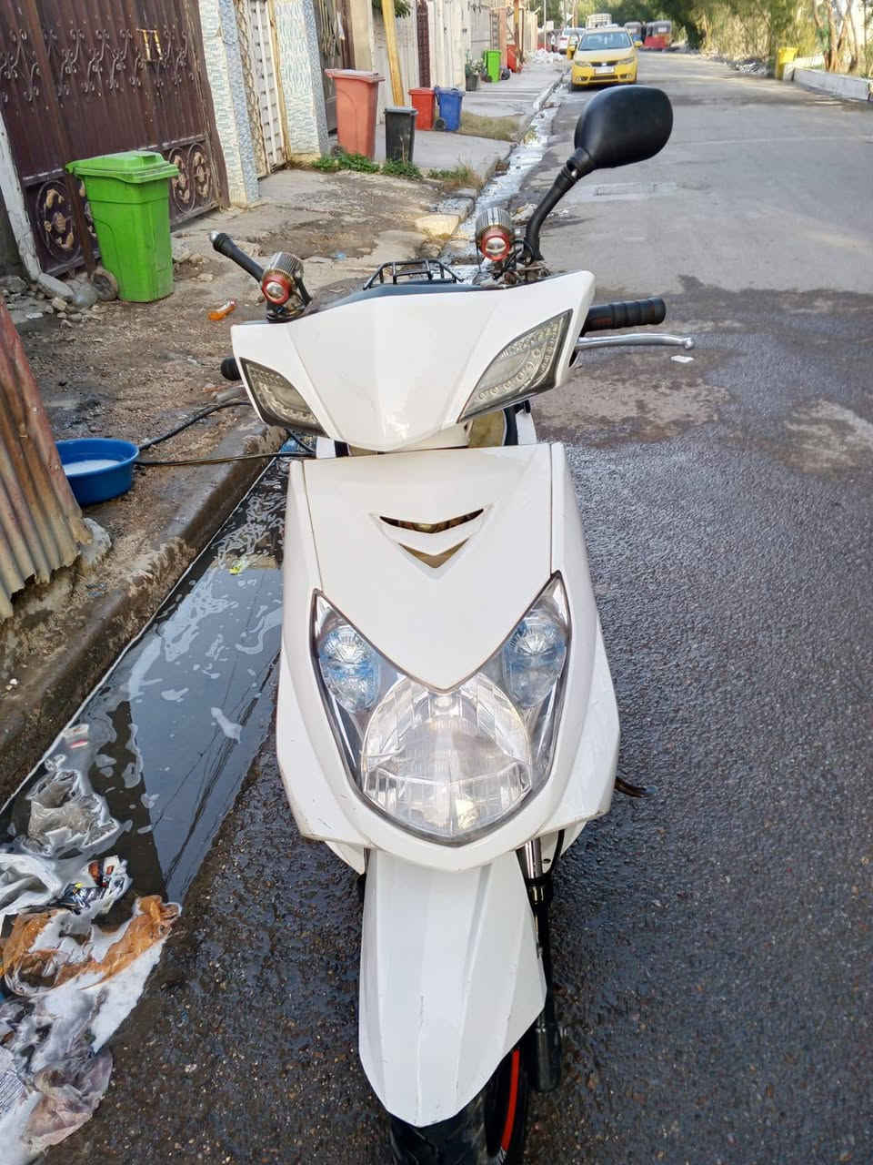 دراجه سكنس فحل الدراجه نظيفه وحلوه بيها نقص الملف عاطل يعني الدراجه طافيه بس مكينه وكسل وكهربائيات كلها  جدد مكاني النعيرية وهذا رقمي *********** سعرها ب350 وبيه مجال خاص مغلق
