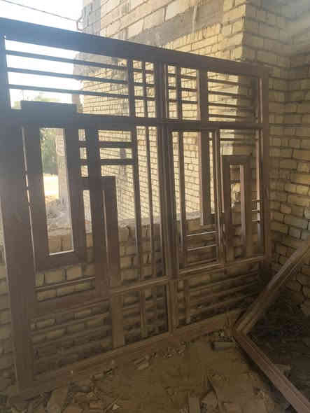 شبابيك وبيبان سعر شباك ١٥٠ 
مكان كربلاء حي الامامين 
***********
