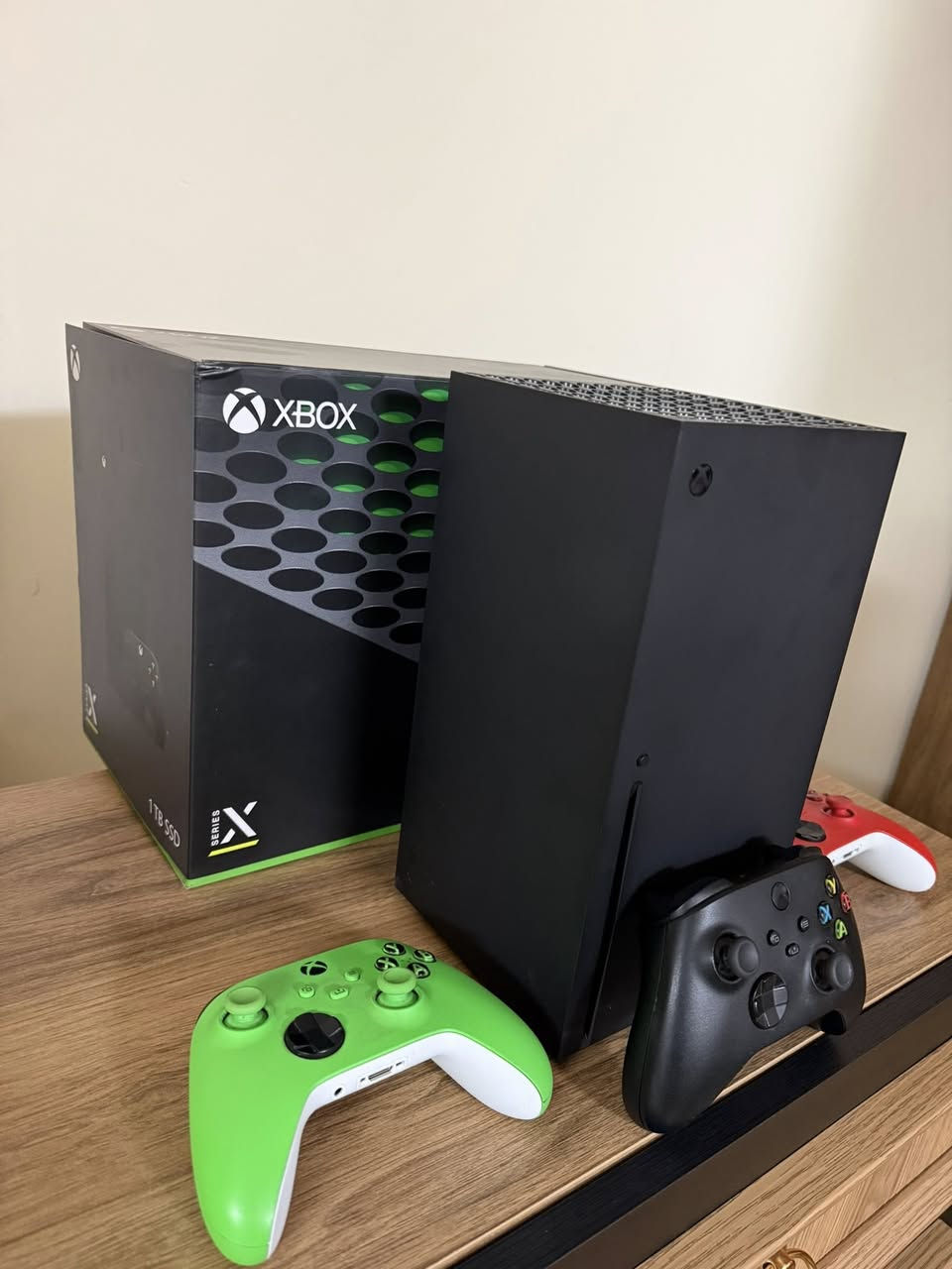 اكس بوكس Xbox Series X   للبيع 🎮
🔹 مستعمل نظيف جداً

🔹 ما مفتوح نهائياً (غير داخل للصيانة)

🔹 كامل ملحقاته + الكارتون الأصلي

🔹 نسخة  الرسمية    

🎮 Game Pass شغال لحد  18/11/2026      

📍 العنوان: بغداد زيونه

💰 السعر: 750000 ألف 

رقم الهاتف : ***********

📌 للجادين فقط
