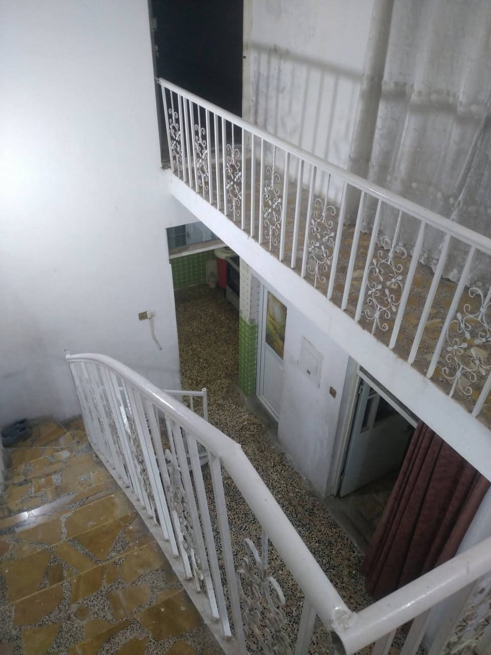 بيت للبيع المساحه ١٠٠ متر طابقين عكاده المنطقه نهاوند الأولى قرب أسواق الكفيل ***********
