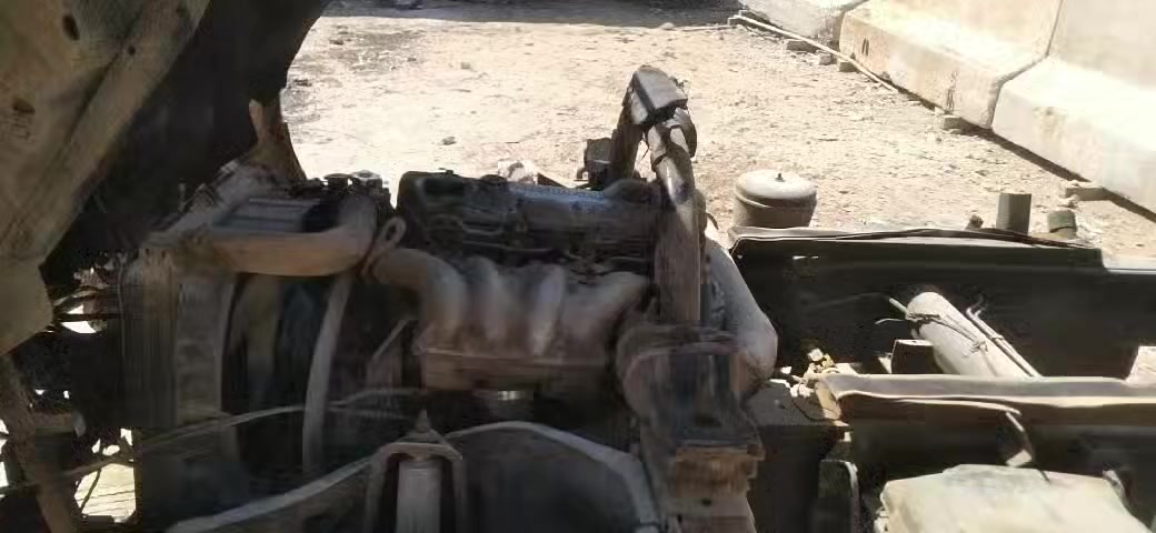 كنتر مكفولة مكمل معاملة ودافع كل الرسوم والهزة والضريبة وحاليا عد المعقب باقي بس الأرقام والمعقب واصلة فلوسة مكاني النجف *********** راسلني واتس اب السعر ١٢٠ .حاليا تشتغل بشركة بابها موجود ودعاميتها الاستيل شاصي مكفول
