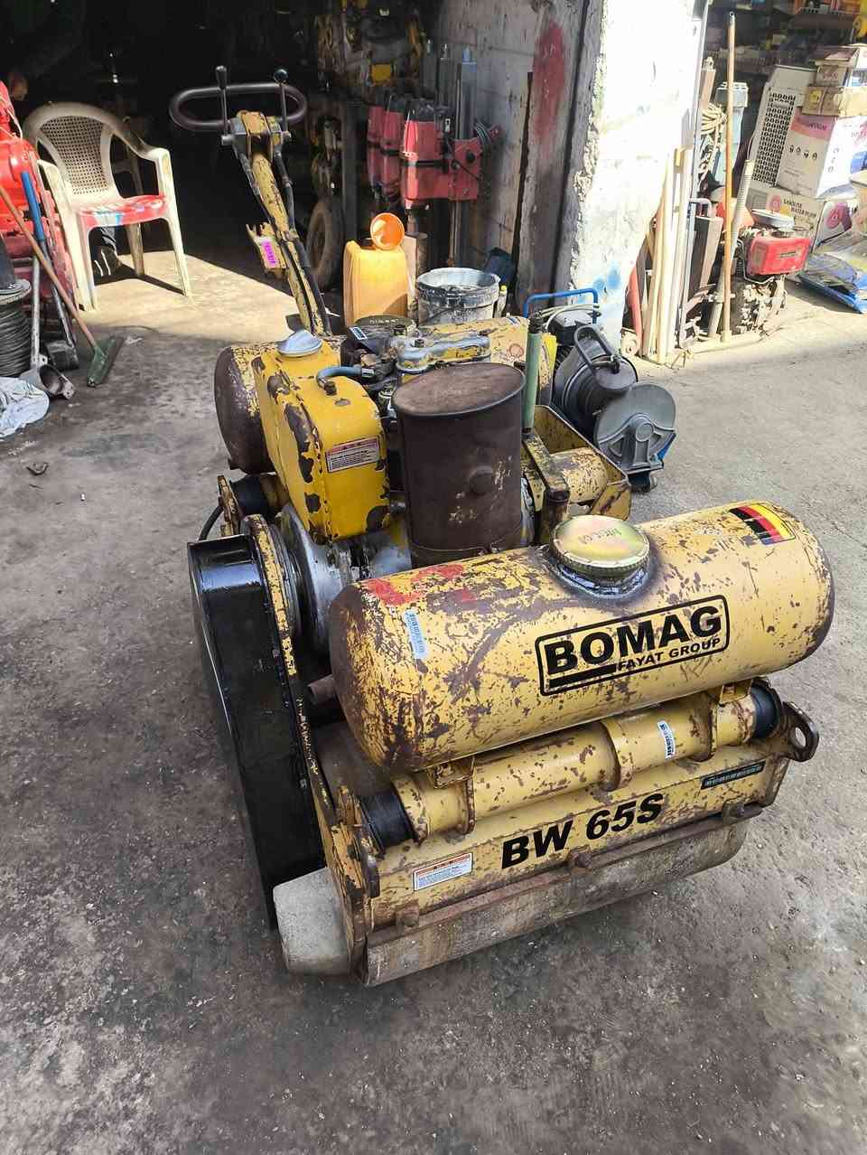 حادلة بوماك يدويه ثلاثة ارباع الطن جاهزة من كلشي كير وماطور جديد هزاز شغال للاستفسار الاتصال ***********
