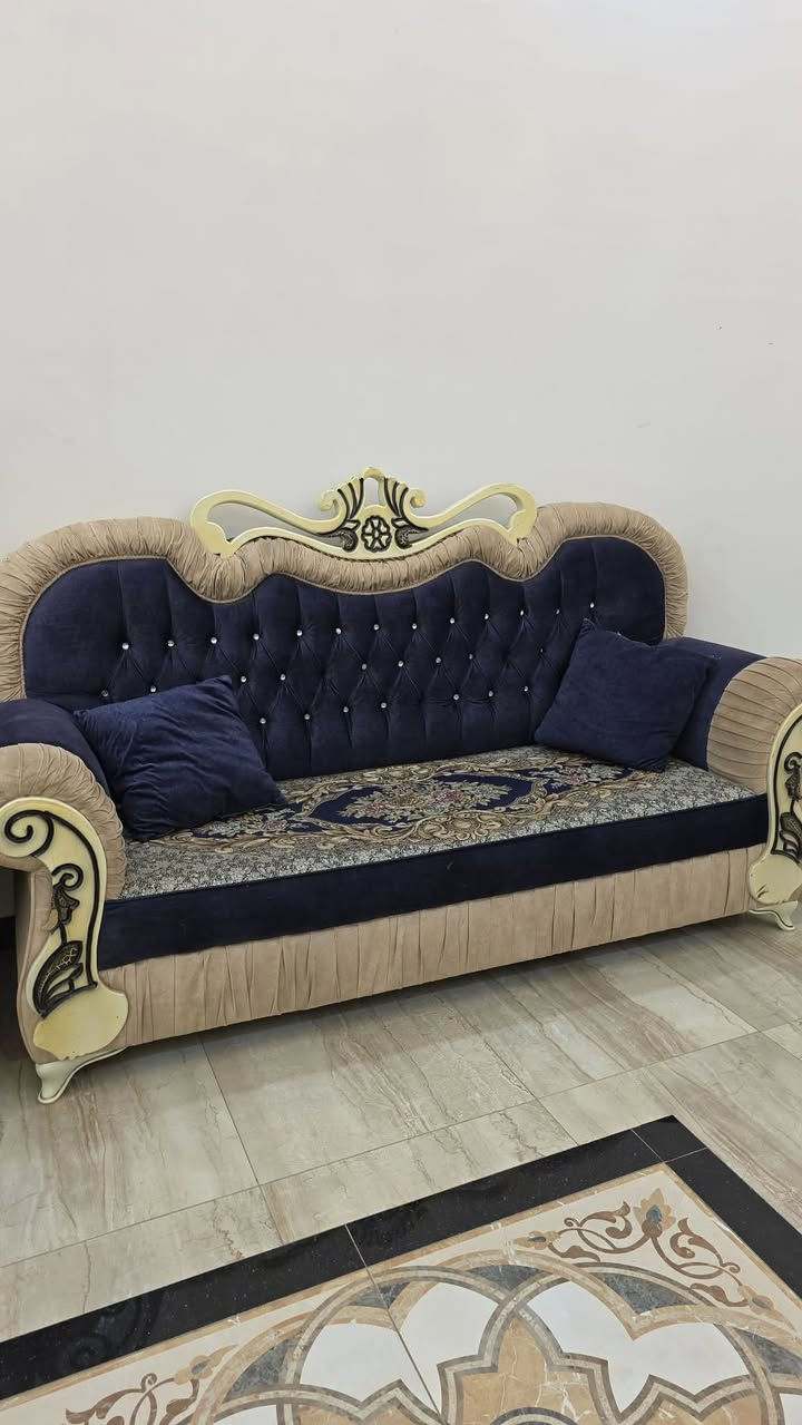 تخم عشر مقاعد شغل اربيل نظيف جدا مابي اي كسر
وميز بلازما كلش نضيف وجـديد 
علق تم يجيك السعر


**إذا كنت صاحب هذا الإعلان وتريد حذفه لأي سبب، رجاءا أرسل رسالة إلى الدعم الفني**