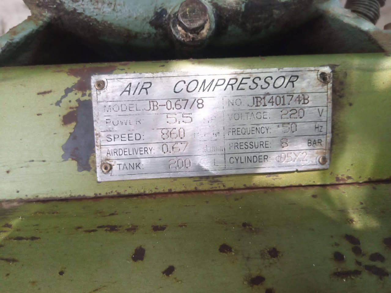 سلام وعليكم كبريسر هواء للبيع تريفز اربع خطوط ماطور 5حصان انقص قياش صونده مكانه بصرة سعره 450الف***********
