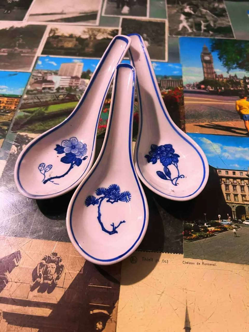 Antique Hand-Painted Chinese "Blue & White" Porcelain Spoon Set
​Description: A set of 3 hand-painted Chinese porcelain spoons with a blue and white floral design.
​Dimensions: 13 cm.
​Condition: Excellent Vintage Condition, No Chips, Cracks, or Flaws.
​📸 Please review the photos carefully as they form part of the description.
​📦 Shipping Available to all governorates.
​✉️ For price and serious inquiries: Please send a direct message (DM). الاسكندرية, مصر


**إذا كنت صاحب هذا الإعلان وتريد حذفه لأي سبب، رجاءا أرسل رسالة إلى الدعم الفني**