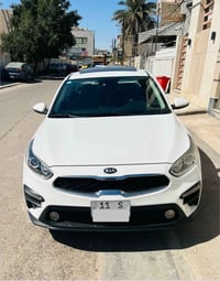 كيا سيراتو خليجي مكفوله من صبغ او تبديل بيه شبر بارد باب وره سايق فقط ...