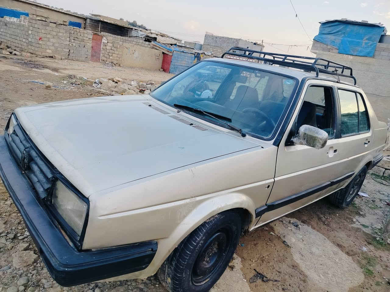 جيته موديل 89سنويه خضره ورقم الماني مصبوقه جماليه فقط  كاربون بانزين بيه  محرك03 السعر20وبيه مجال شرط لاكلب ولا تكي ***********        ***********
