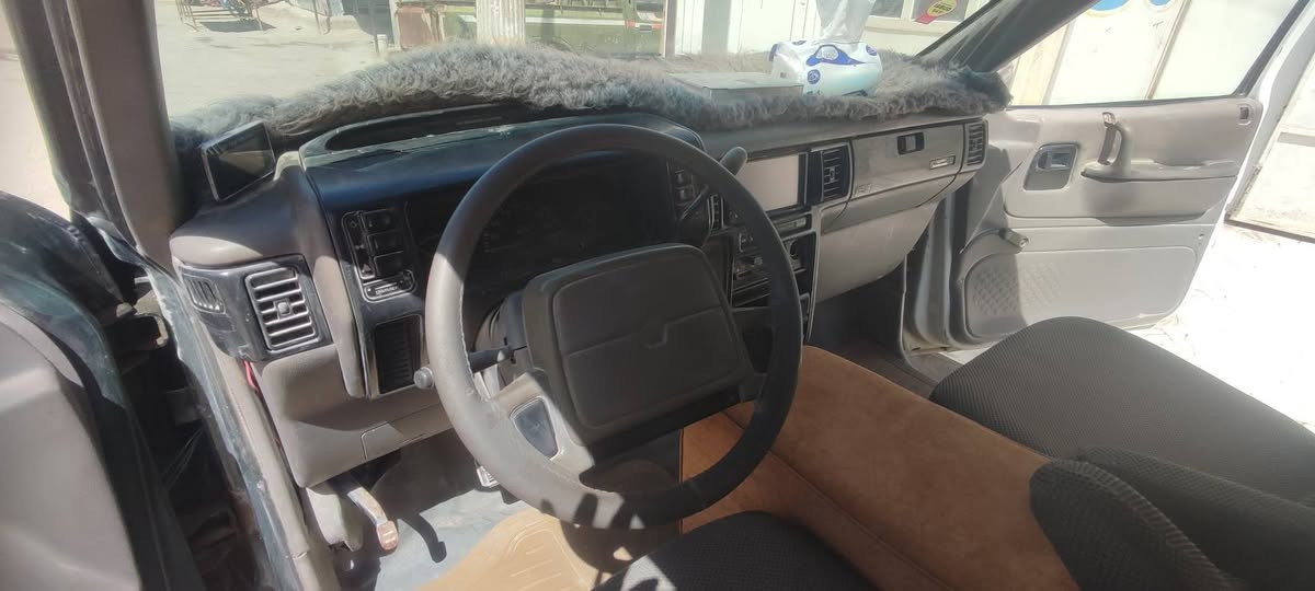 كلايزر قصيره سبعه راكب مصبوغه عام  كشنات منفصل داواخل نظيفه  ماكو تبريد  مكينه كامري ابو الچف  سنويه تنتهي 27 رقم كركوك مشروع وطني باسم ابن عمي تحويل مباشر.  مكان السياره البصره الزبير  
*********** الزبير, البصرة
