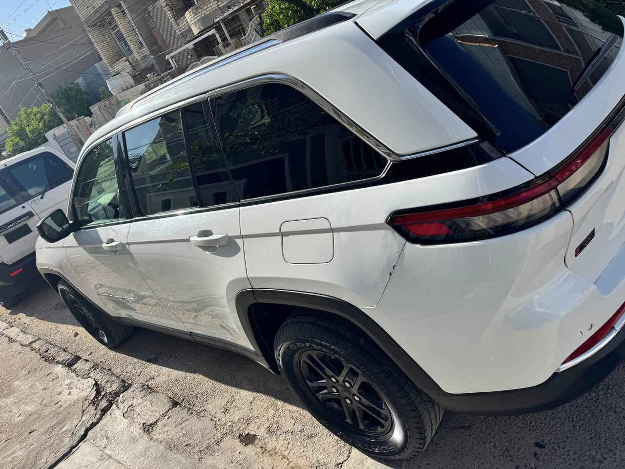 جيب كراند شيروكي فئة لاريدو موديل 2023 5 راكب ماشية 63 الف km
المواصفات:
مقعد السائق كهرباء/شاشة كار بلاي/كير ماوس هاند /بريك بصمه/تحكم ستيرن/خروج عن المسار
تحكم تبريد شاشة/تبريد قطعتين/شفتات ستيرن
مثبت سرعة كروز/رادار مدى بعيد وقصير
لايت زنون/  وباقي المواصفات المعروفه
حادثها جاملغ خلفي وربع صندوق فقط بدون ايرباك بدون دواخل صور الحادثه مرفوقه
بارد في الباب الخلفي الايمن   وبارد في الباب الامامي الايمن
مكان السيارة / بغداد
السعر 31000$
للتواصل / ***********
