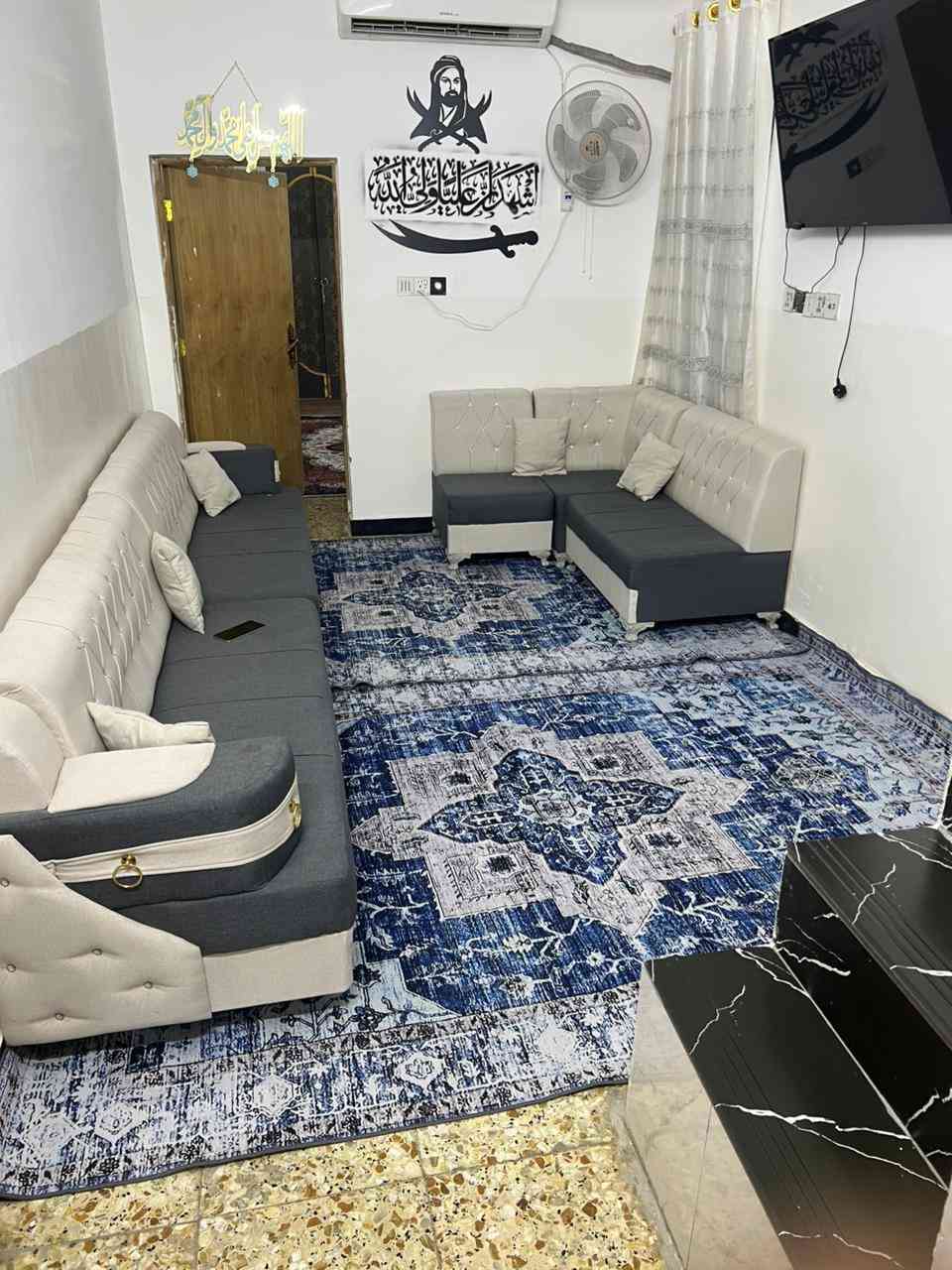 سلام عليكم بيت للبيع بشارع الشفلات مقابيل جامع الرسول الاعضم المساحه 100م غرفه وصاله ومطبخ وتخاريج الاساس صب كونكريت البناء طابوك والسقف صب كونكريت السعر 35 وبي مجال بصيط الاستفسار علخاص او علرقم ***********
