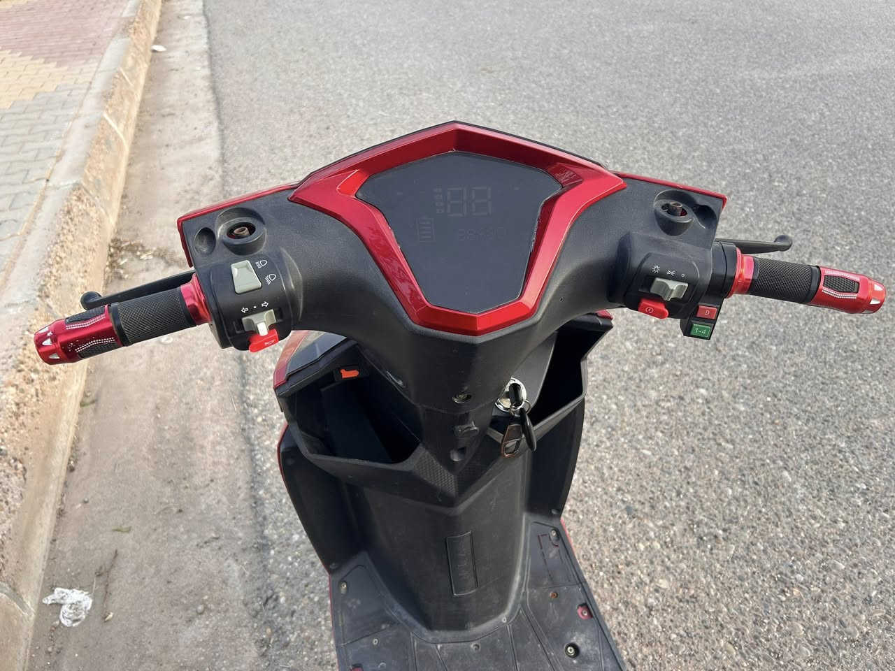 دراجة شحن للبيع
دبل سويج
دبل بصمة
تشغيل عن بعد 
اربع نمر 
لايت زينون LED
شمعة سكن LED
الموقع قرب جسر عمر بن عبد العزيز
للتواصل ***********
السعر ٥٥٠ الف وبيها مجال
