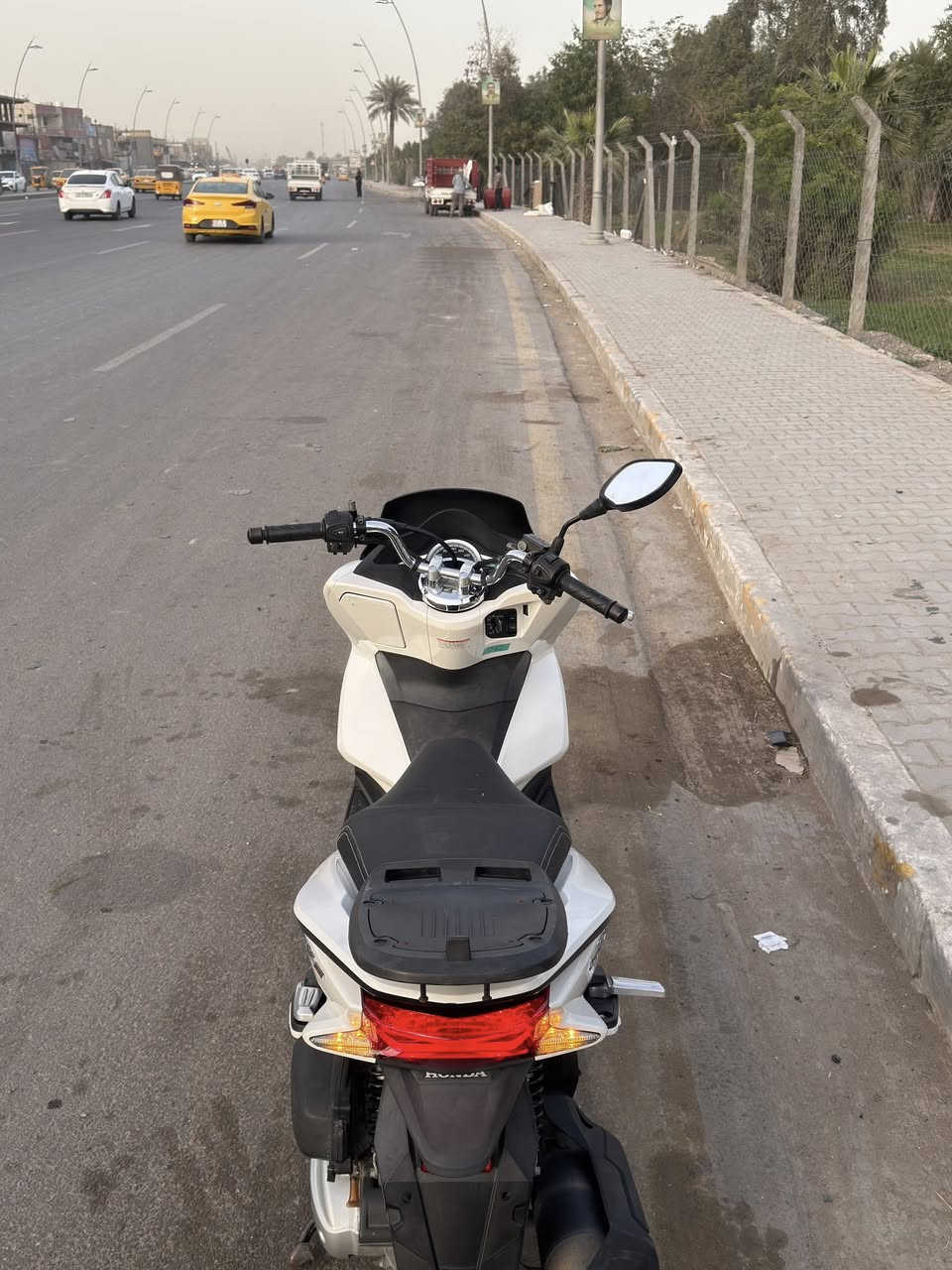 سلام عليكم دراجه pcx جيل الثاني مكينه 150 دراجه نضيفه وهاي صور مزاد ماشيه 20الف بكاني بغداد ***********
